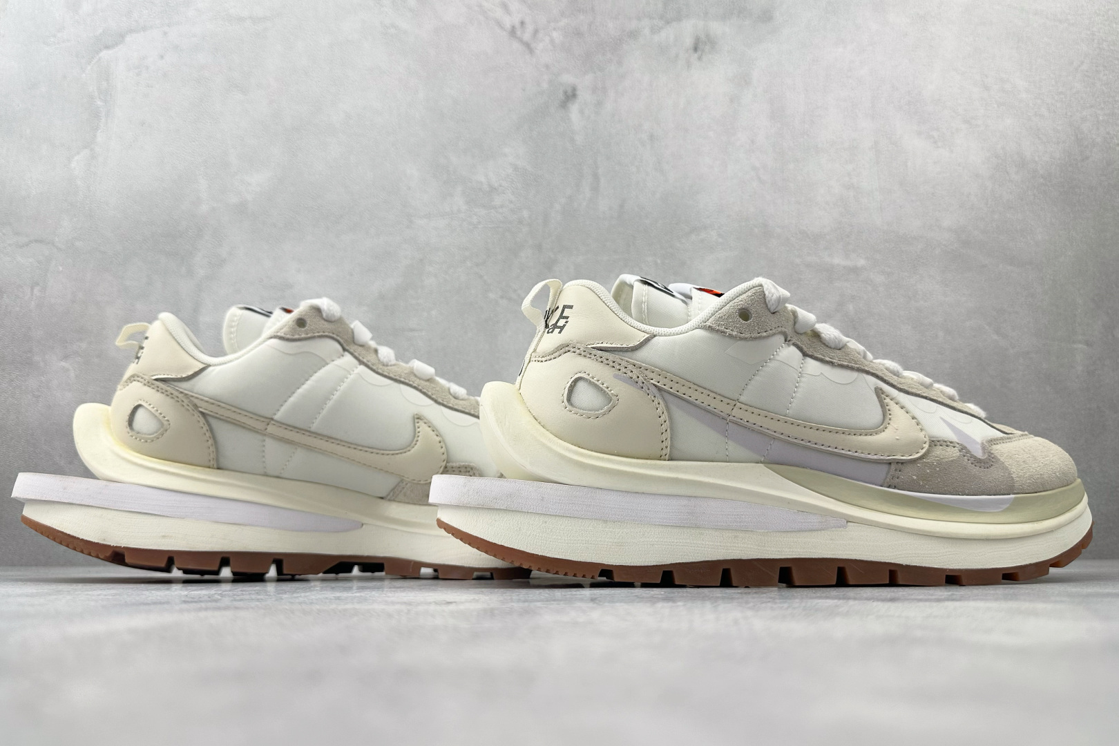 特价 顶级纯原 特价福利 Sacai x Nike VaporWaffle white and gum