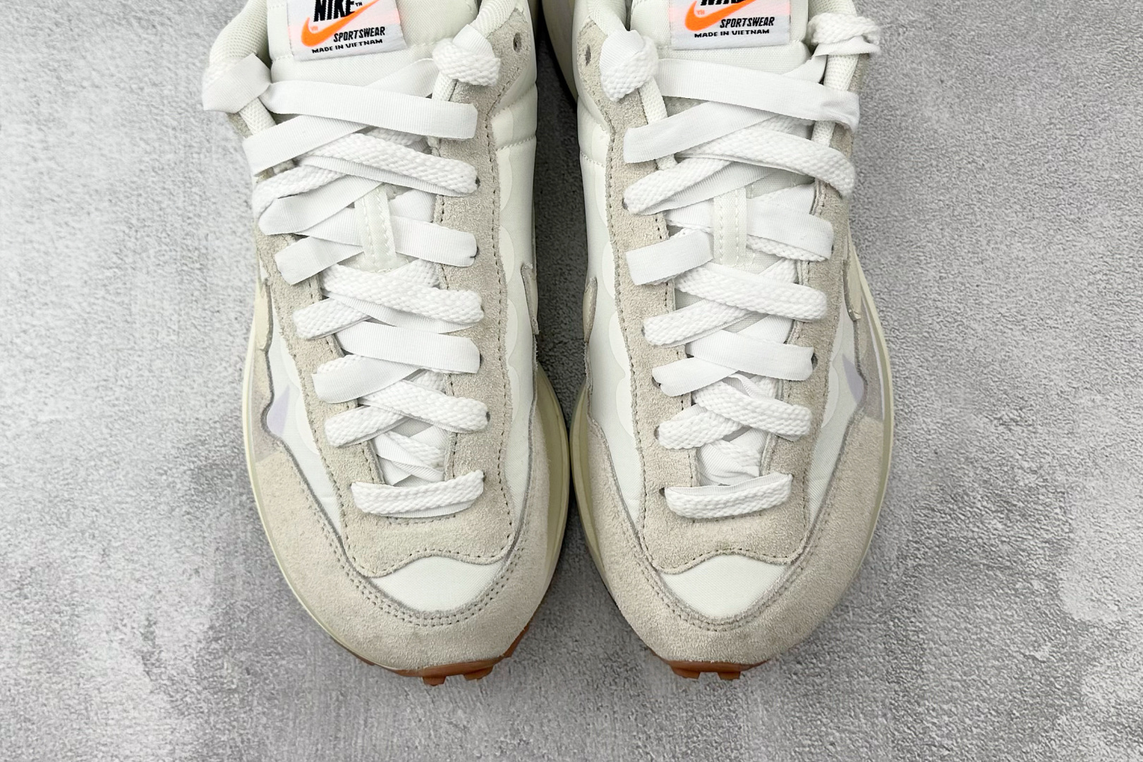 特价 顶级纯原 特价福利 Sacai x Nike VaporWaffle white and gum
