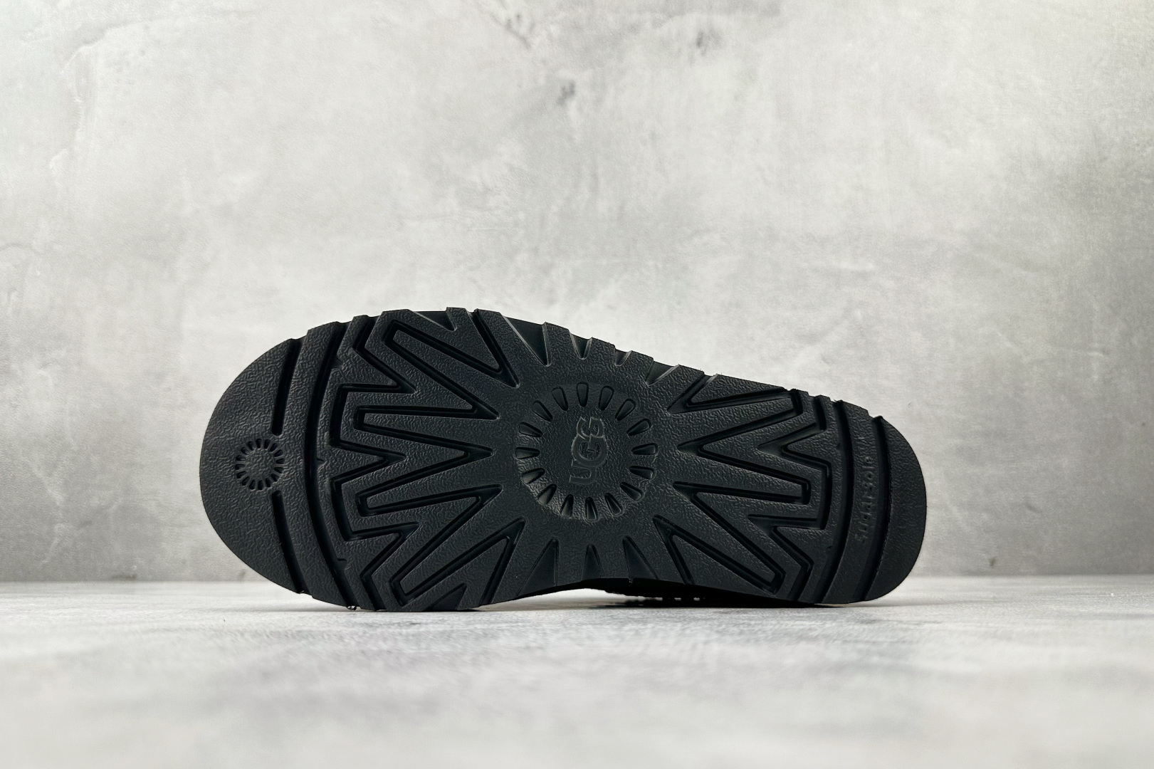 220 UGG Tazz 黑色 1122553-BLK