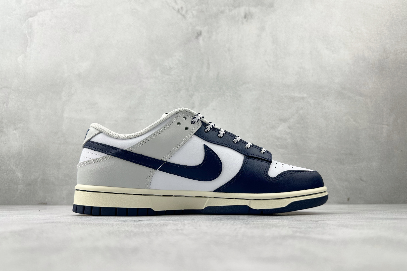 Nike Dunk Rivalry New York Yankees 白蓝 IM2222-101 尺码：40 40.5 41 42 42.5 43 44 44.5 45 46 编码：30