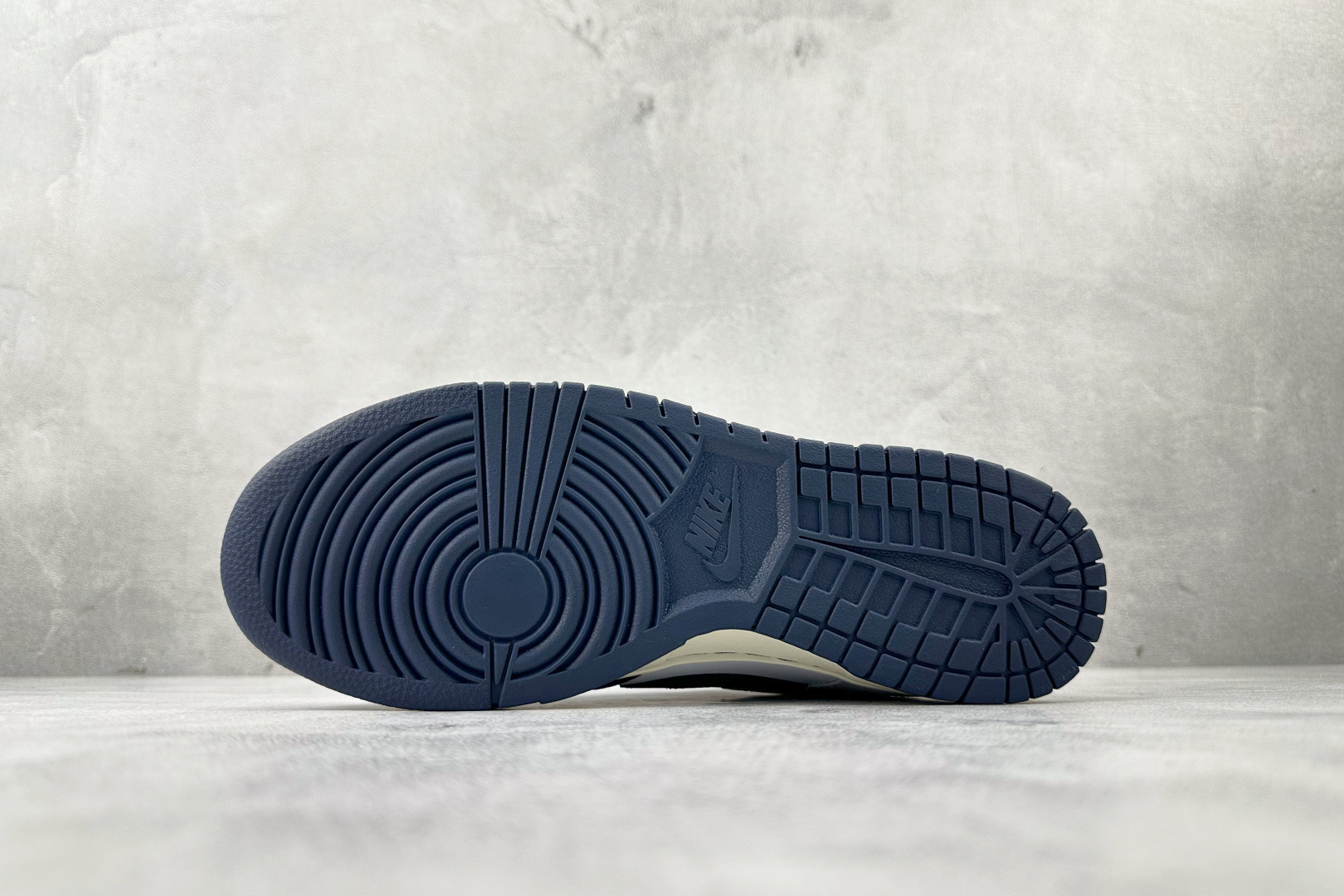 Nike Dunk Rivalry New York Yankees 白蓝 IM2222-101 尺码：40 40.5 41 42 42.5 43 44 44.5 45 46 编码：30