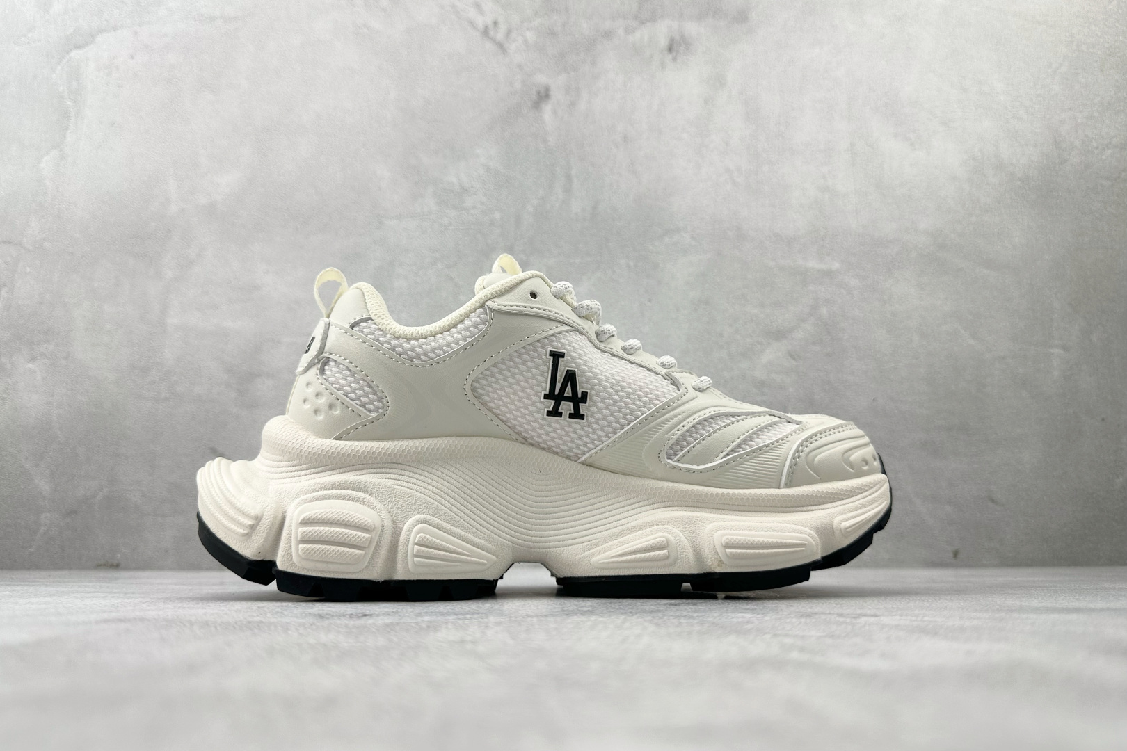 200 平台订单 MLB Basic 洛杉矶道奇队 米白色 3ASHW055N-07WHS 尺码：35 36 36.5 37 38.5 39 40 40.5 41 42 42.5 43 44 44.5 45 编码：30