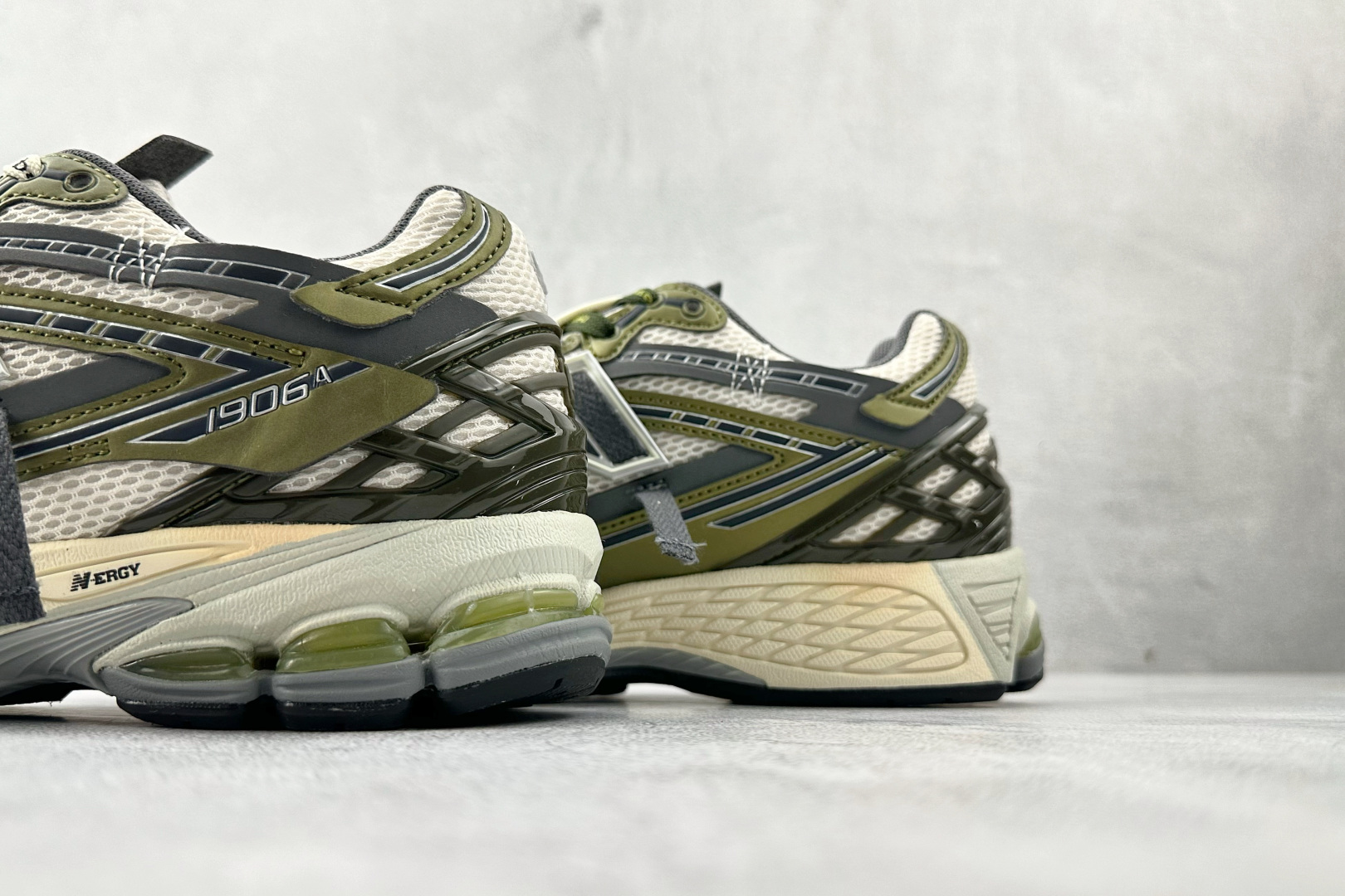 New Balance NB 1906A 橄榄绿货号：U1906ANC尺码：36 36.5 37 38.