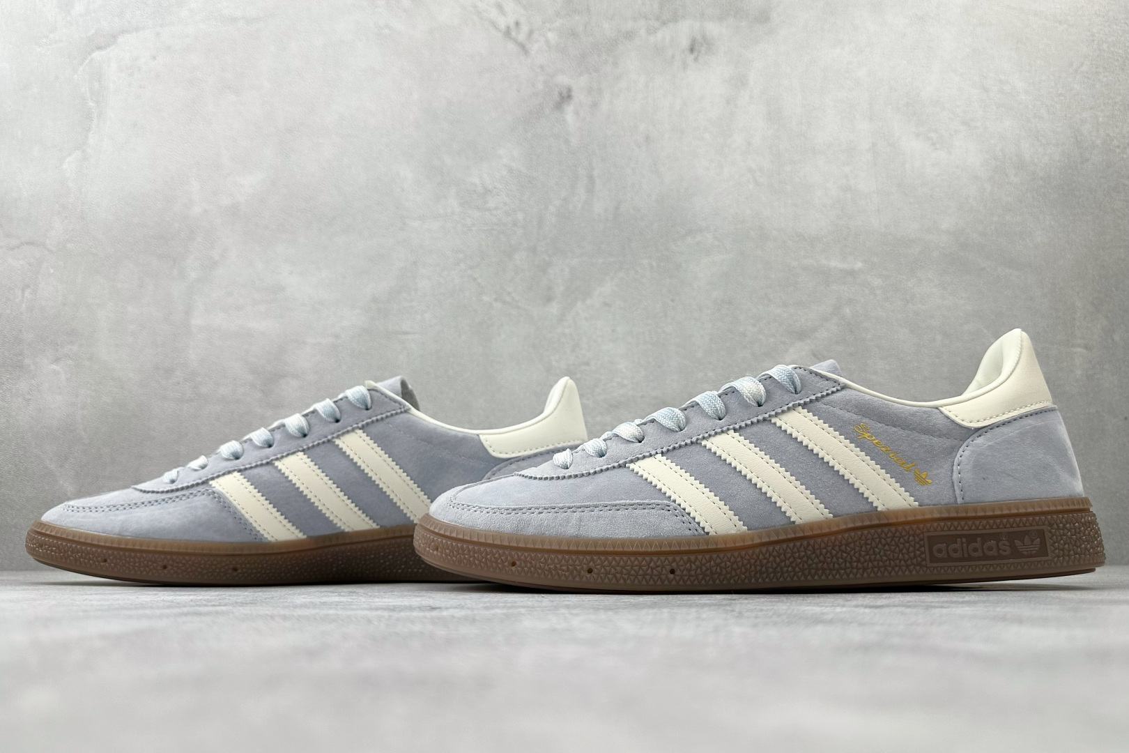 adidas originals HANDBALL SPEZIAL 蓝白 KI5933-Top High Quatity Cheap Sneakers Fashion Clothing Clothes Bags handbags Shoes of all Brand wholesale With The best Quality And Beautiful Price from China Factory Chinese suppliers wholesaler seller adidas originals HANDBALL SPEZIAL 蓝白 KI5933