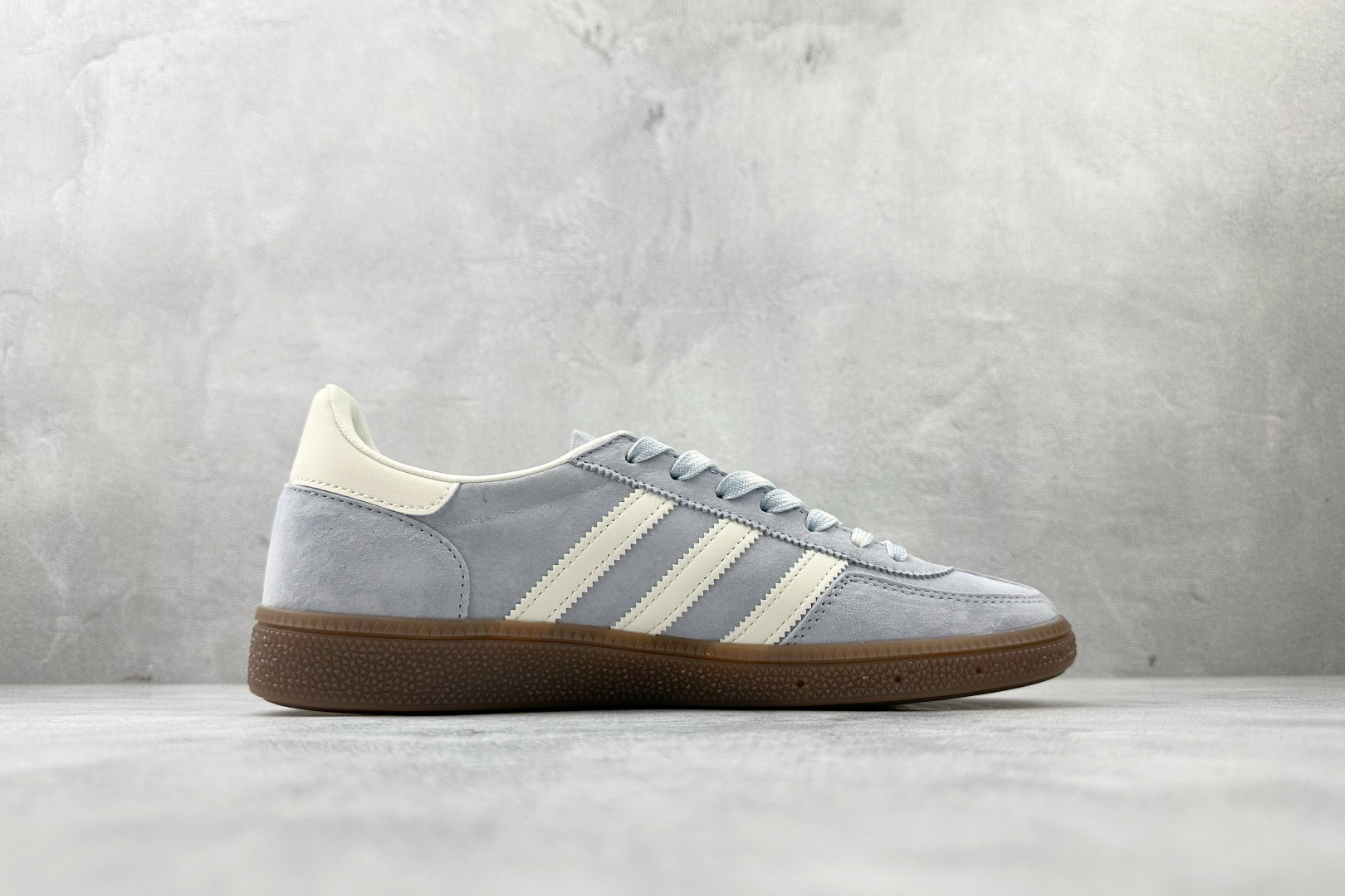 adidas originals HANDBALL SPEZIAL 蓝白 KI5933-Top High Quatity Cheap Sneakers Fashion Clothing Clothes Bags handbags Shoes of all Brand wholesale With The best Quality And Beautiful Price from China Factory Chinese suppliers wholesaler seller adidas originals HANDBALL SPEZIAL 蓝白 KI5933