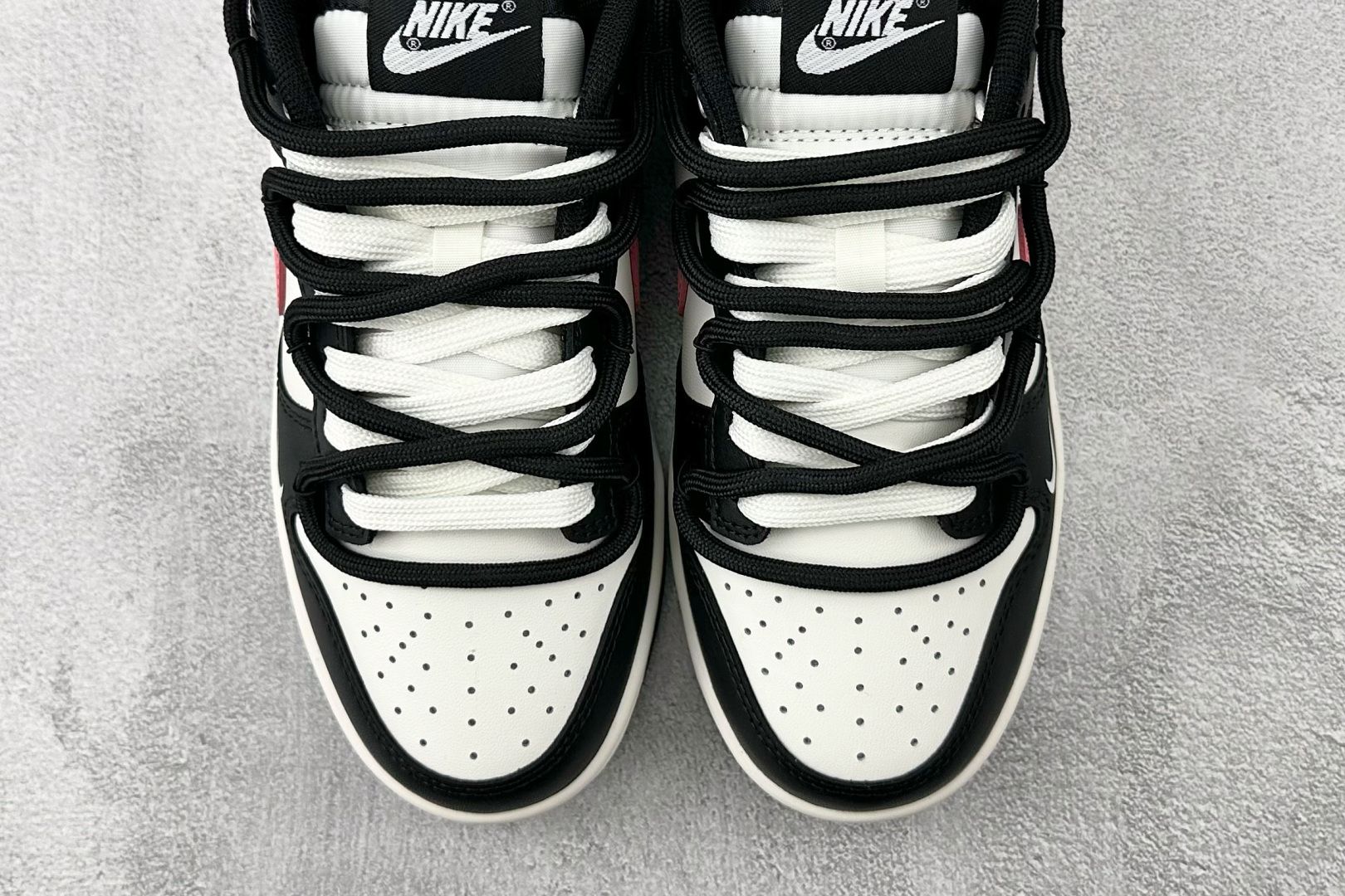 YC 双十一特价双十一特价【定制球鞋】Nike Dunk SB 黑莓粉黛尺码：35.5 36 36.5 