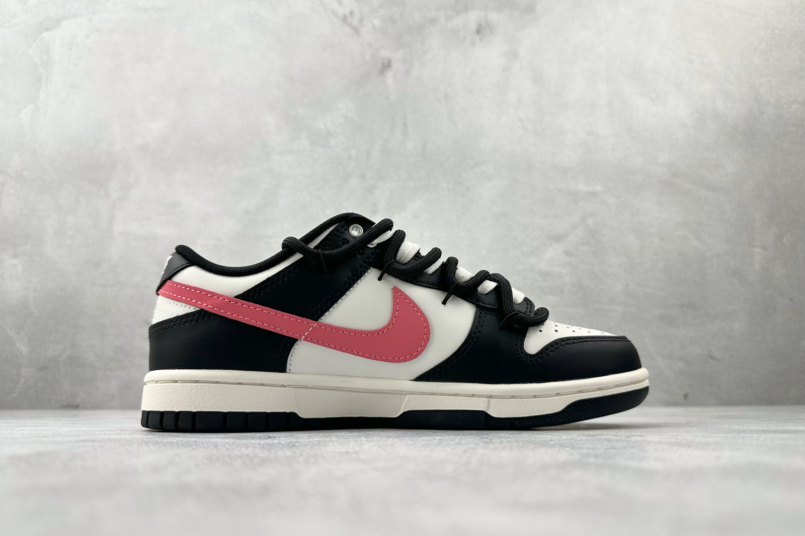 YC 双十一特价双十一特价【定制球鞋】Nike Dunk SB 黑莓粉黛尺码：35.5 36 36.5 