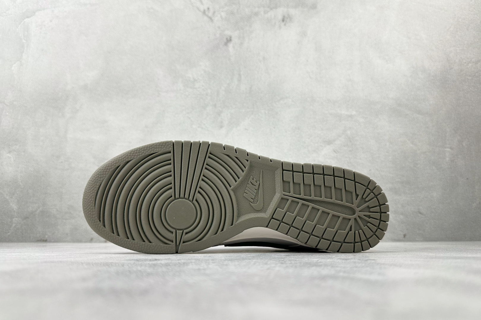 YC 双十一特价双十一特价【定制球鞋】Nike Dunk SB 乌竹绿货号：WG0508 043尺码：4