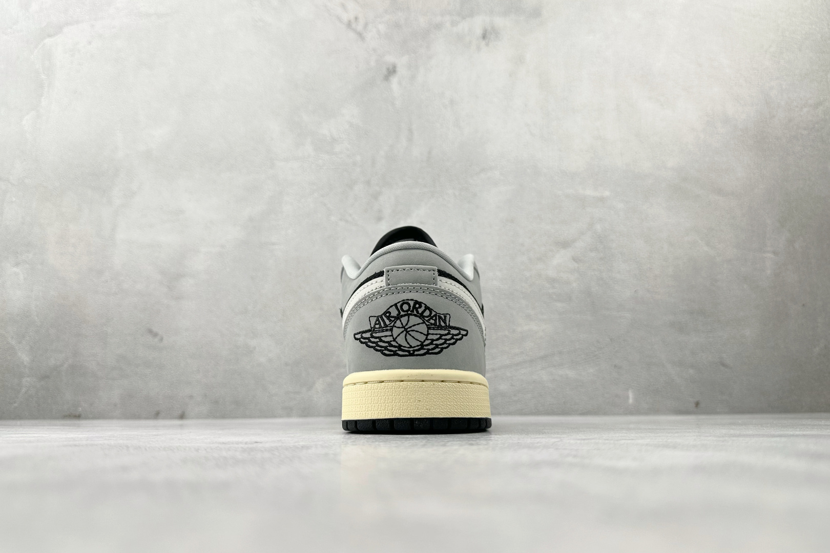 240 Jordan Air Jordan 1 Low”Light Smoke Grey” 黑灰 HQ2010-012
