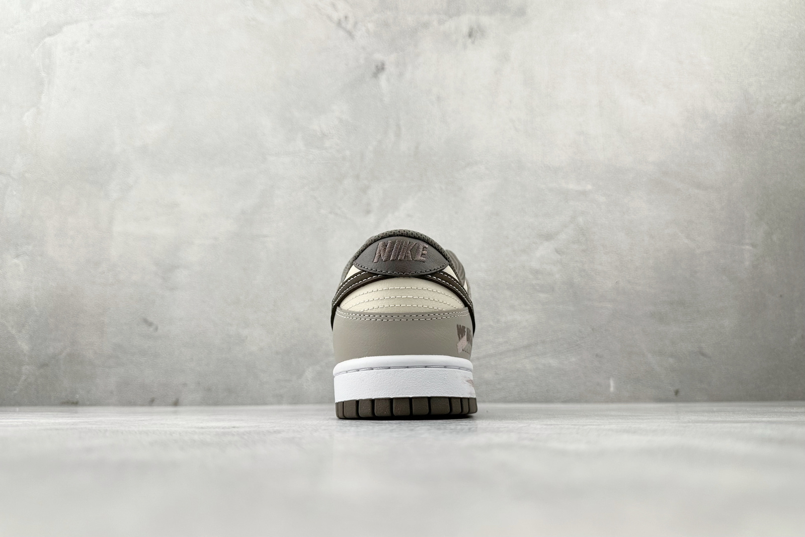 300 定制球鞋 Nike Dunk 二手日落 棕灰色 HF5441-111-Chinese UA Cheap High Quatity Brand Clothes Bags handbags Sneakers wholesale wholesaler seller from China Factory suppliers Fashion Clothing Shoes best Quality Beautiful Price 300 定制球鞋 Nike Dunk 二手日落 棕灰色 HF5441-111