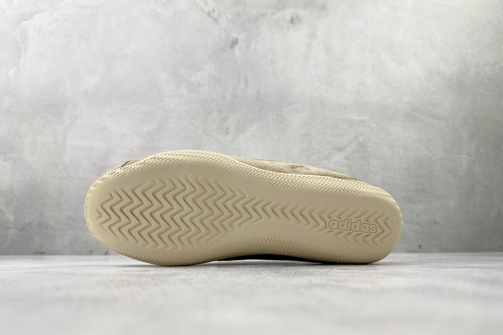 出口订单 adidas URBAN REVERIE 棕色 JS2444