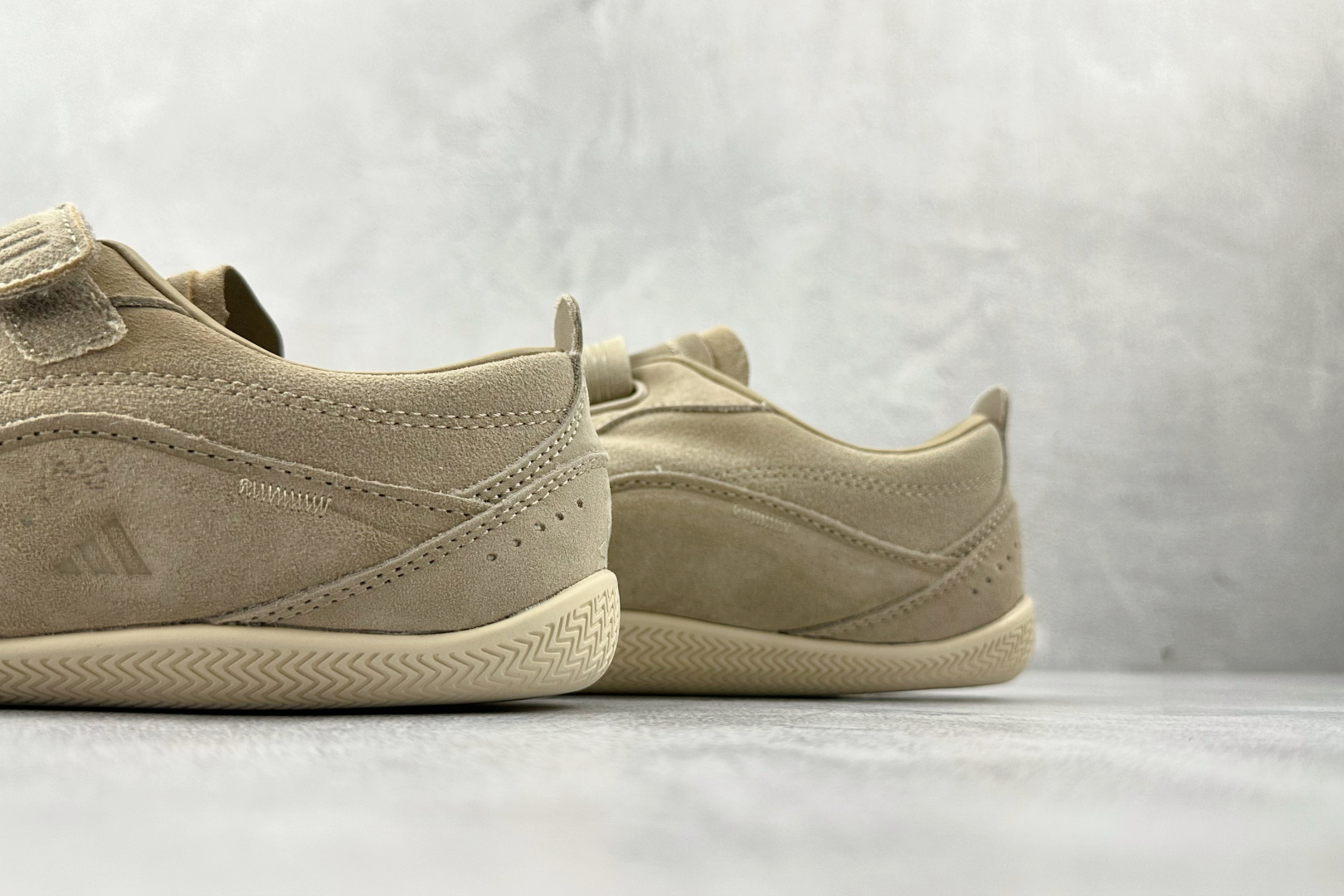 出口订单 adidas URBAN REVERIE 棕色 JS2444