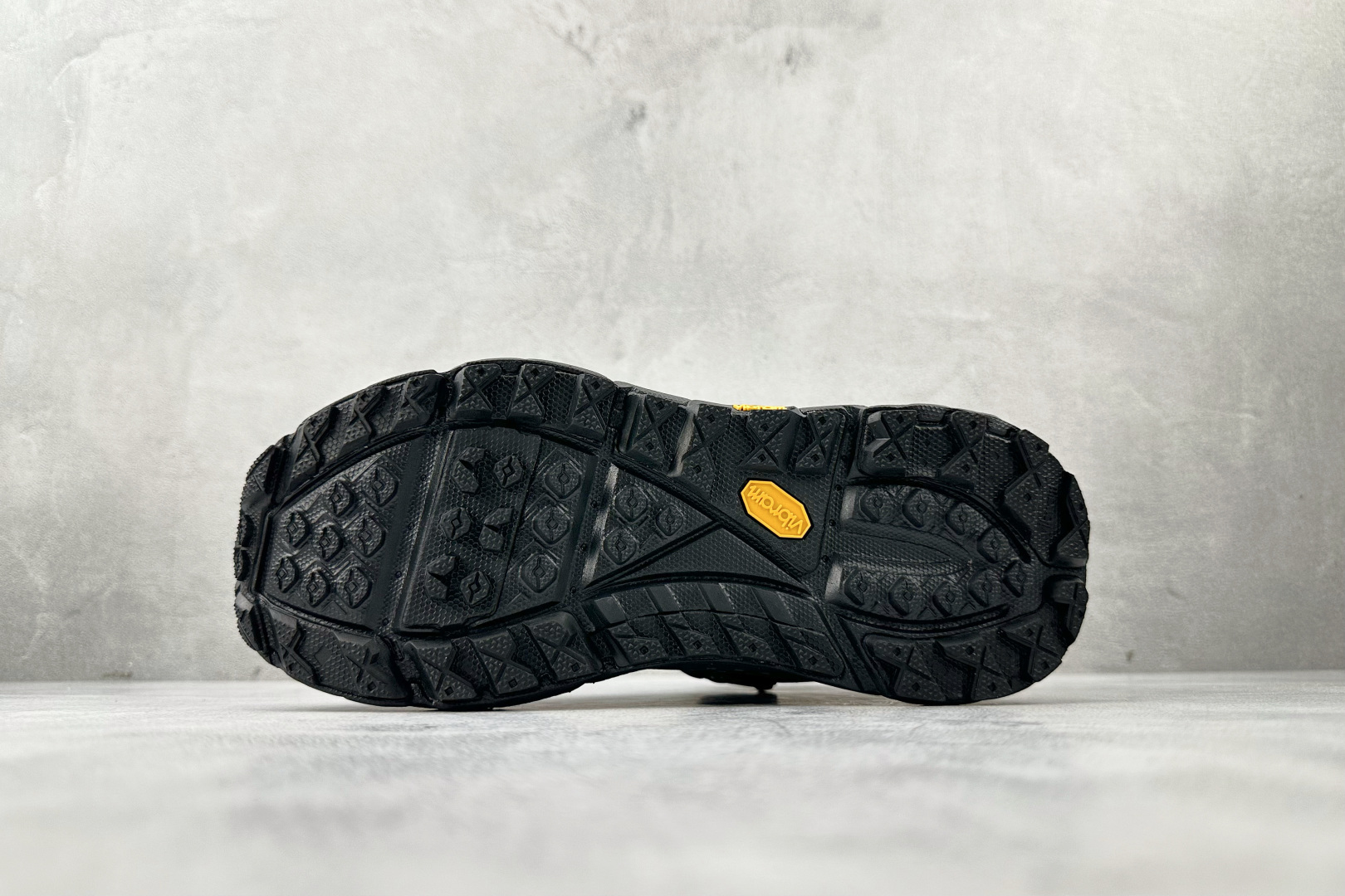 440 平台专供 HOKA ONE ONE Tor Ultra HI 黑色 1129958-BBLC