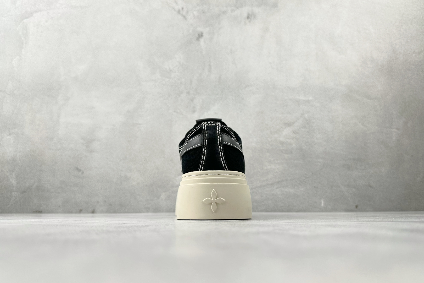 绿X/M SMFK COMPASS METEOR ROVE 荒野黑货号：S0002B2尺码 ：36 36