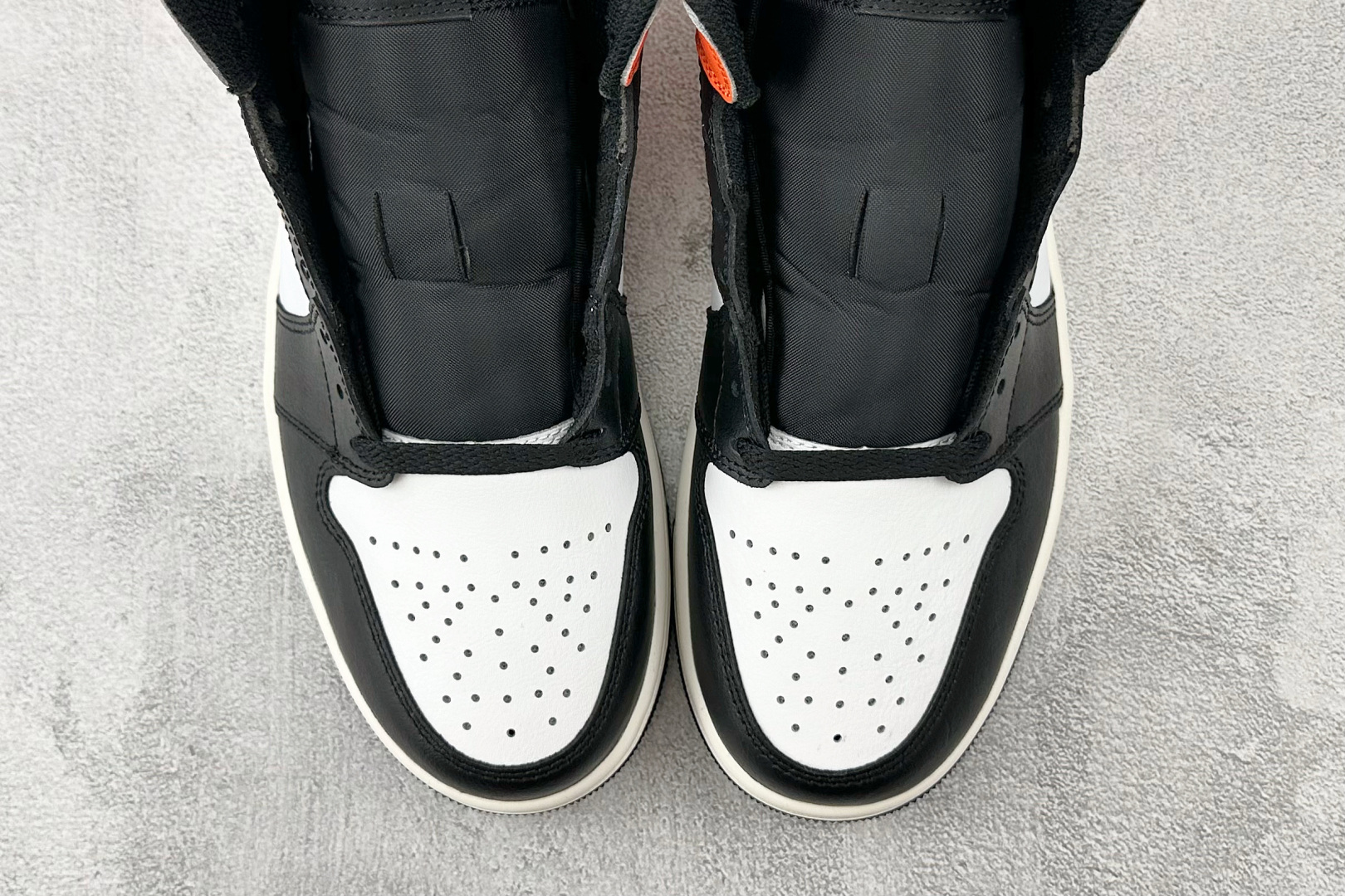 Jordan Air Jordan 1 黑白橙色 DQ8426-801