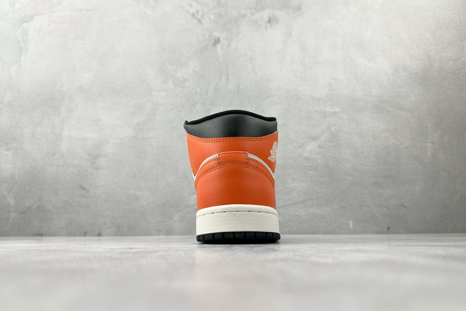 Jordan Air Jordan 1 黑白橙色 DQ8426-801