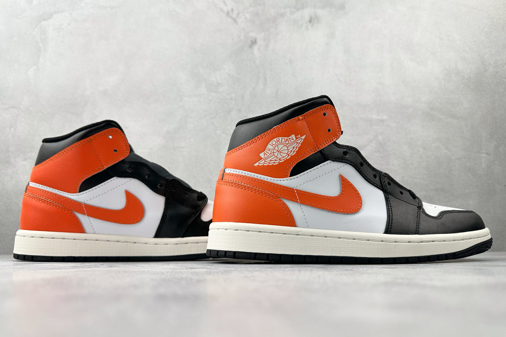 Jordan Air Jordan 1 黑白橙色 DQ8426-801