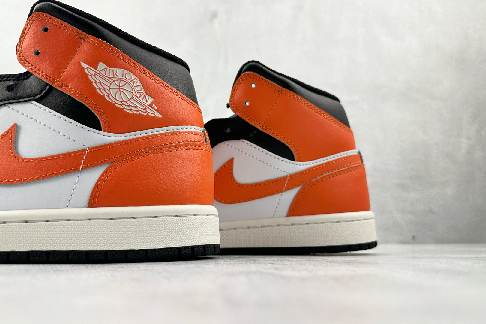 Jordan Air Jordan 1 黑白橙色 DQ8426-801