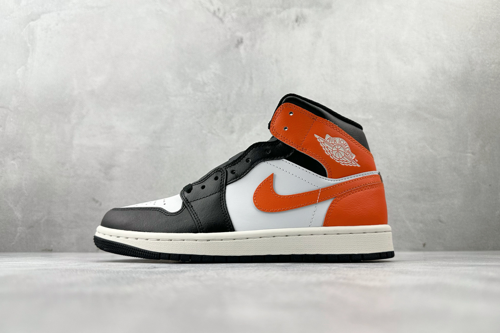 Jordan Air Jordan 1 黑白橙色 DQ8426-801