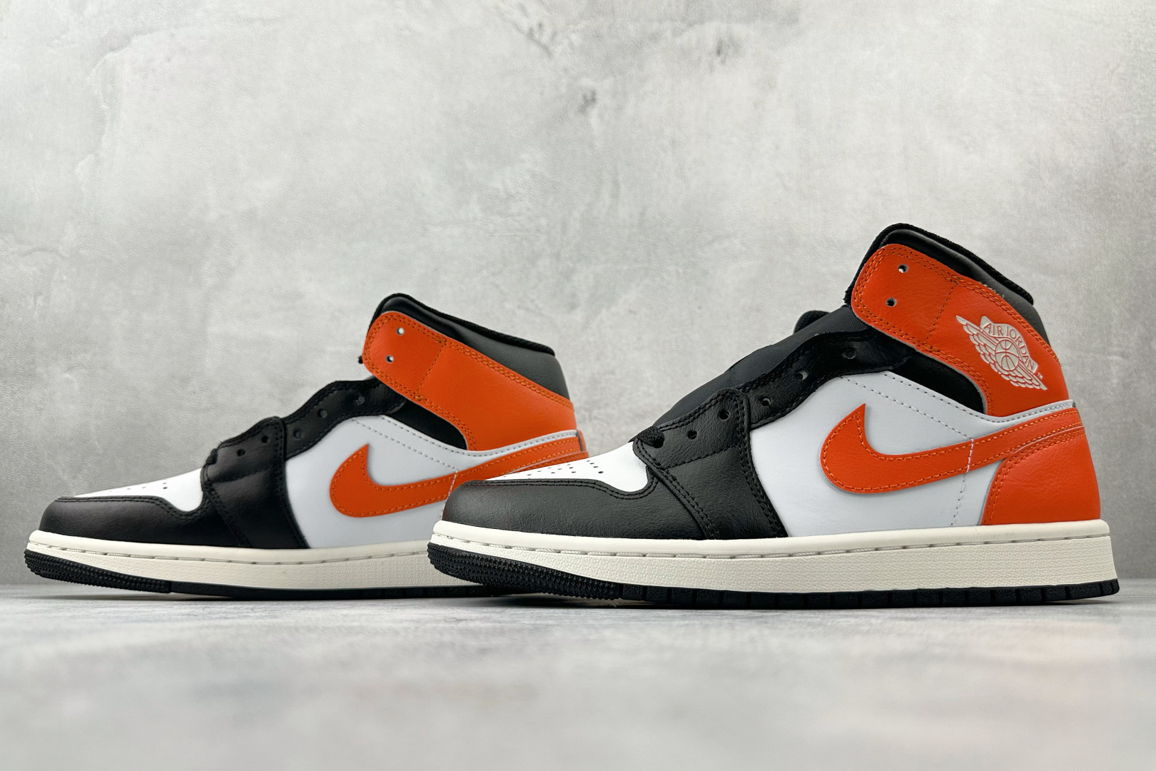 Jordan Air Jordan 1 黑白橙色 DQ8426-801