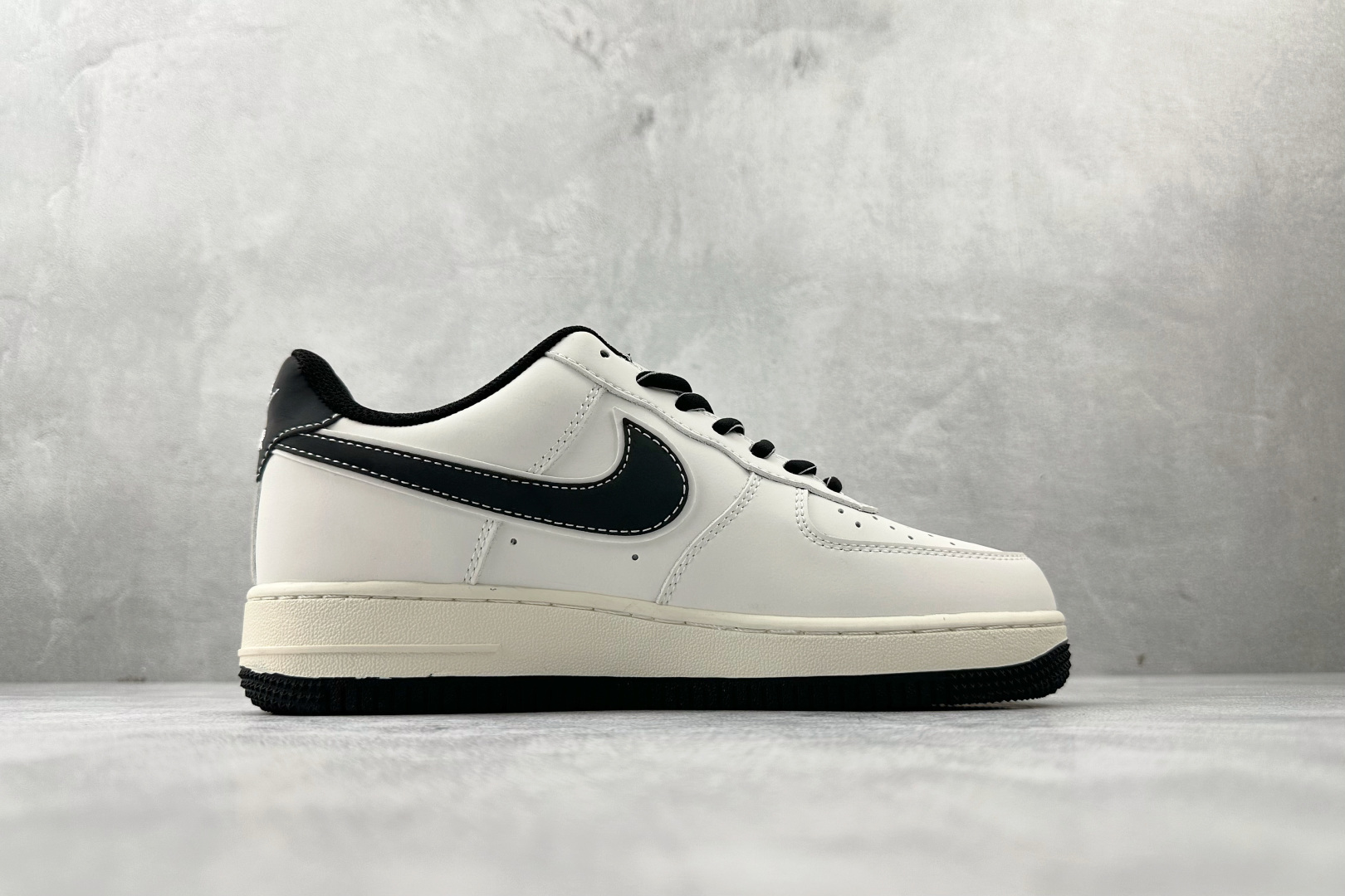 Nike Air Force 1 07 斯图西 联名 黑白 CS5288-037 Nike Air Force 1 07 斯图西 联名 黑白 CS5288-037