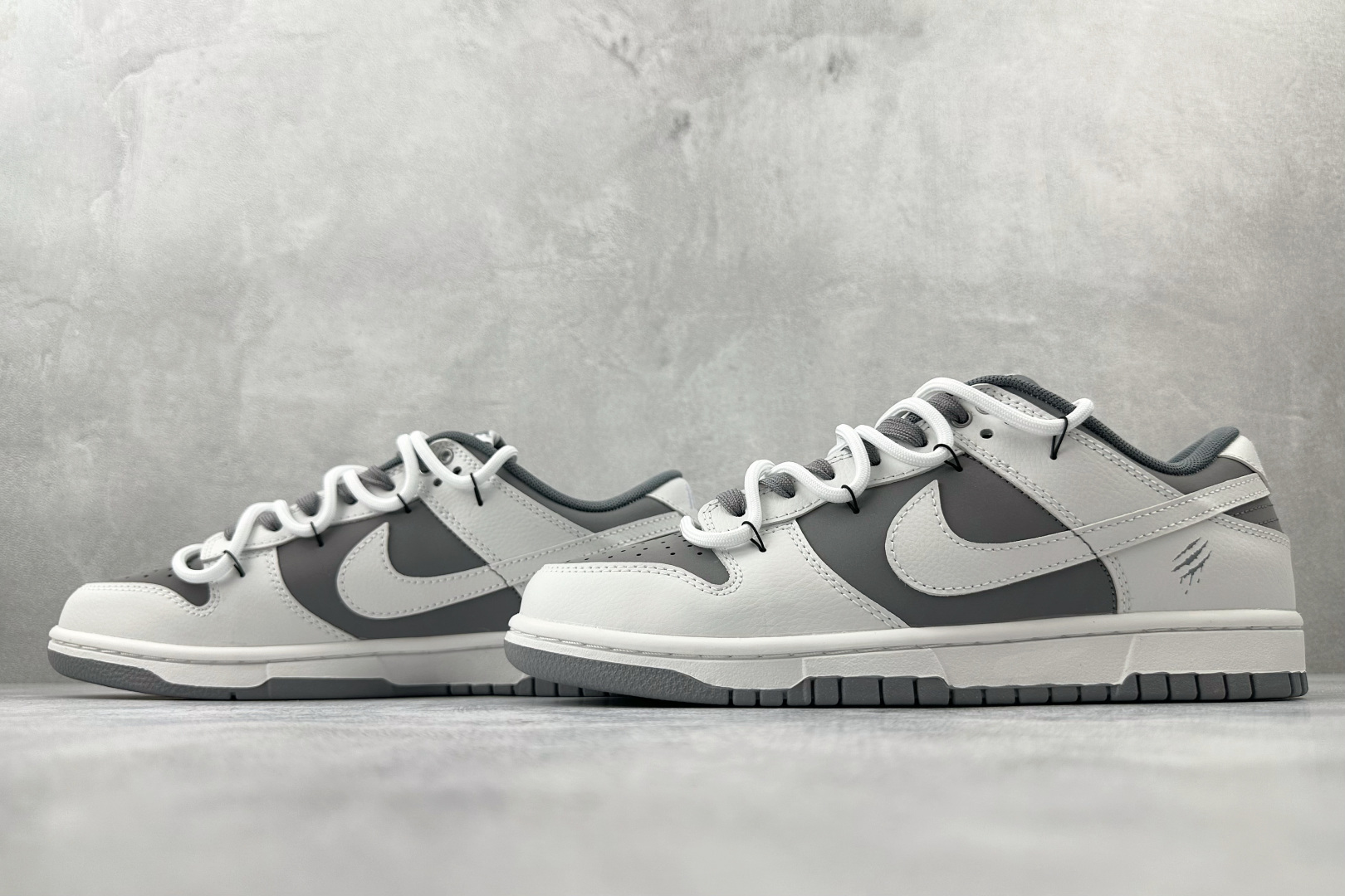 YC 双十一特价双十一特价【定制球鞋】Nike Dunk 封狼居胥 白灰货号：WG0528-111尺码：