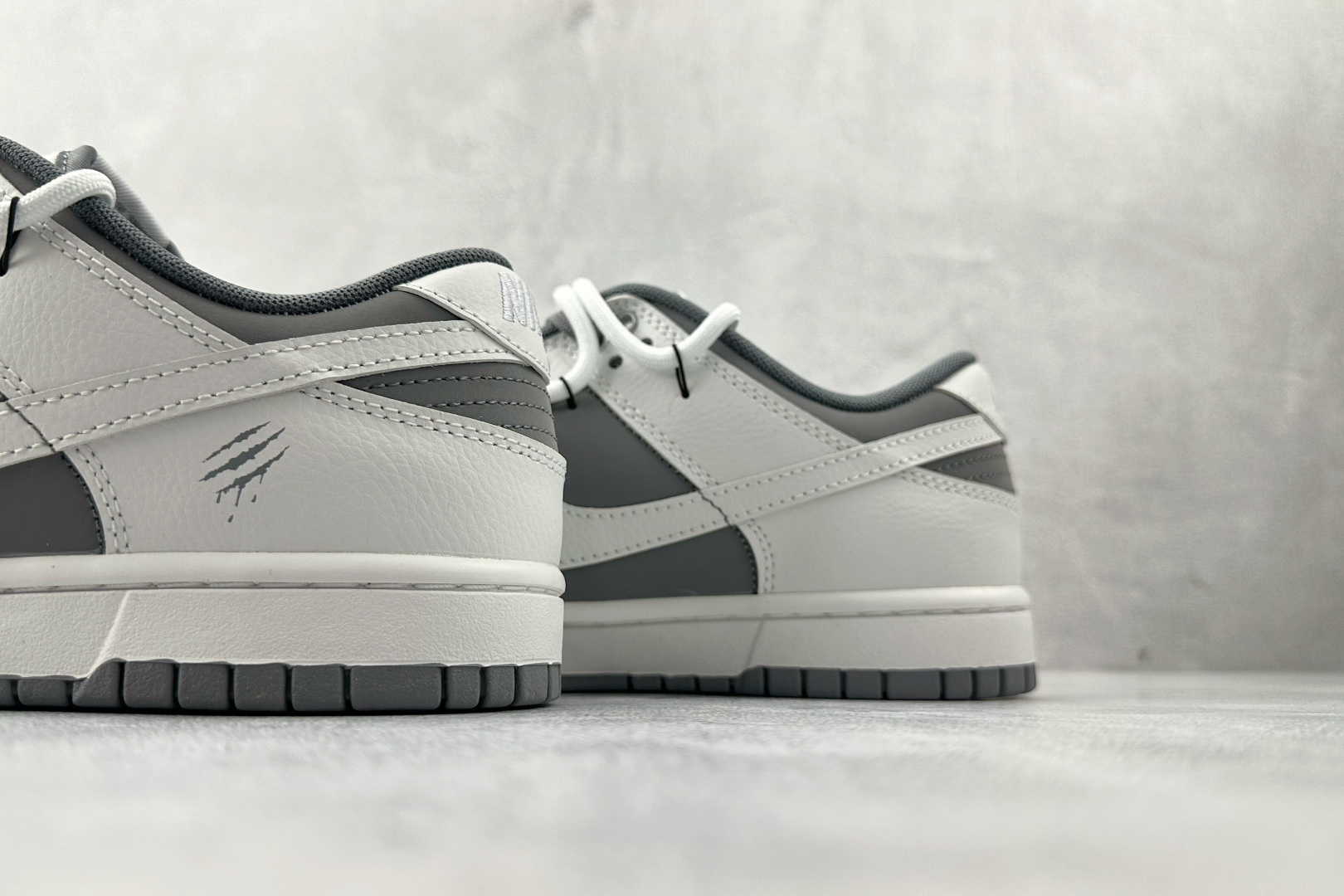 YC 双十一特价双十一特价【定制球鞋】Nike Dunk 封狼居胥 白灰货号：WG0528-111尺码：