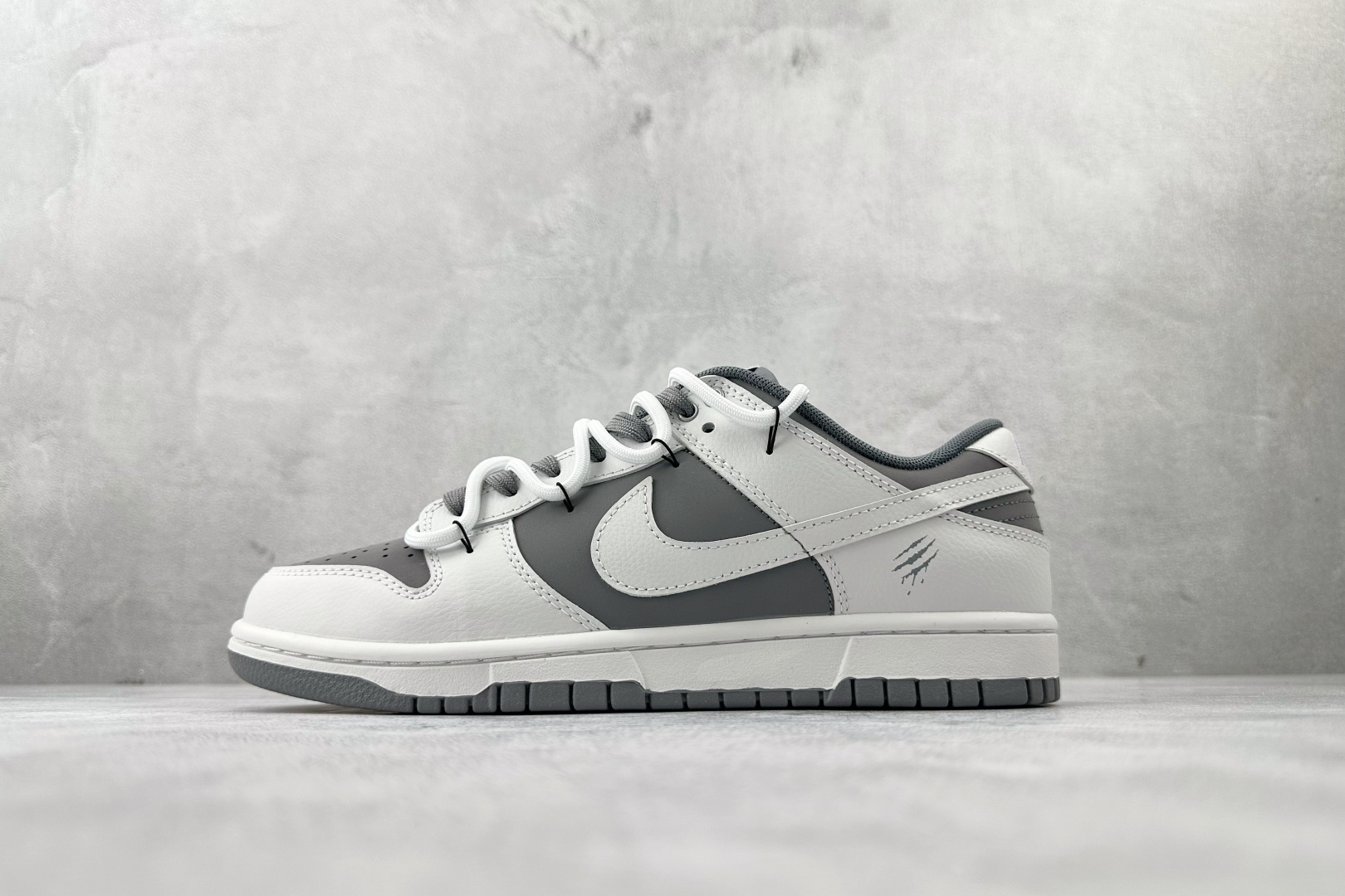 YC 双十一特价双十一特价【定制球鞋】Nike Dunk 封狼居胥 白灰货号：WG0528-111尺码：