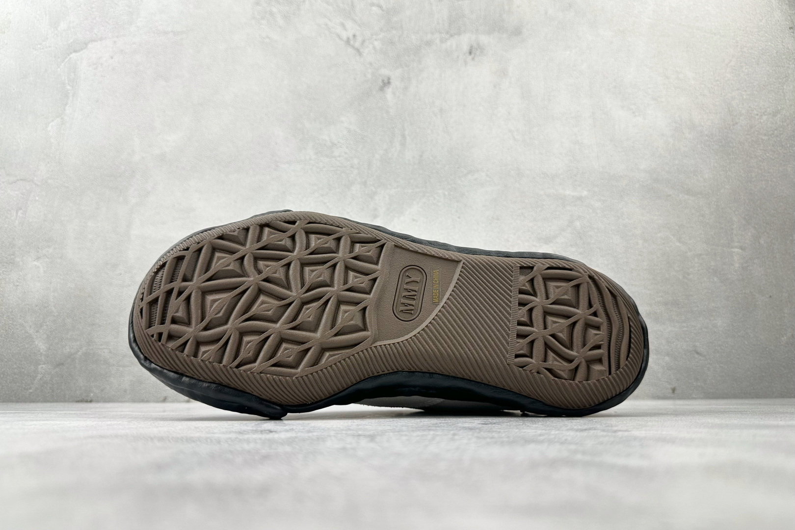 220 MIHARA YASUHIRO三原康裕 浅褐色 A12FW707