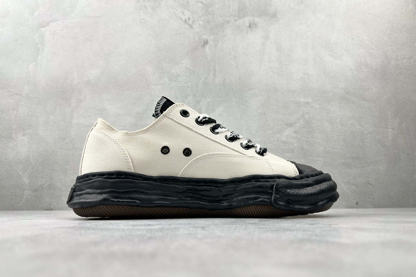 220 MIHARA YASUHIRO三原康裕 浅褐色 A12FW707