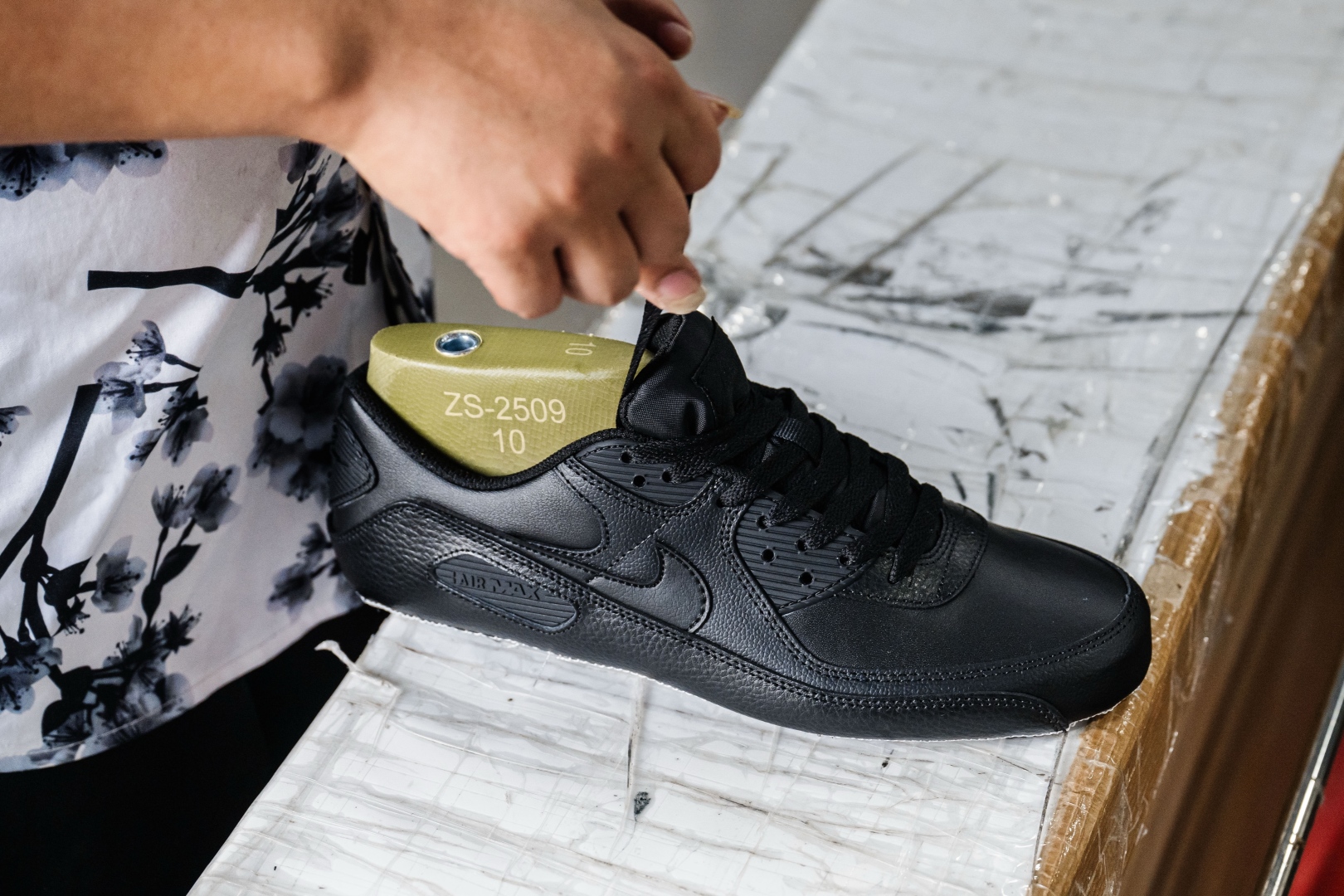 Nike Air Max 90 Premium Black Leather Sneakers CZ5594-001 5 cmp i1758285180954 4878 0 2