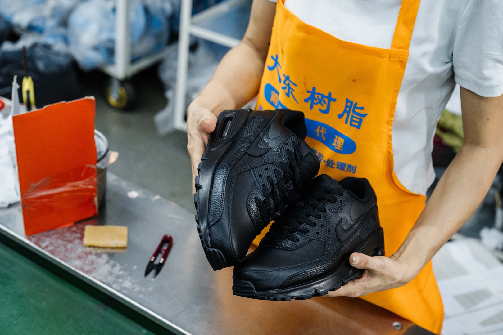 Nike Air Max 90 Black Leather Sneaker CZ5594-001 - Size 39 to 46 Available 3 cmp i1758287950048 4213 0 1