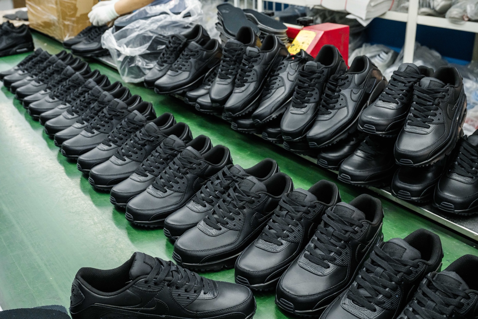 Nike Air Max 90 Black Leather Sneaker CZ5594-001 - Size 39 to 46 Available 2 cmp i1758287951589 4918 0 0
