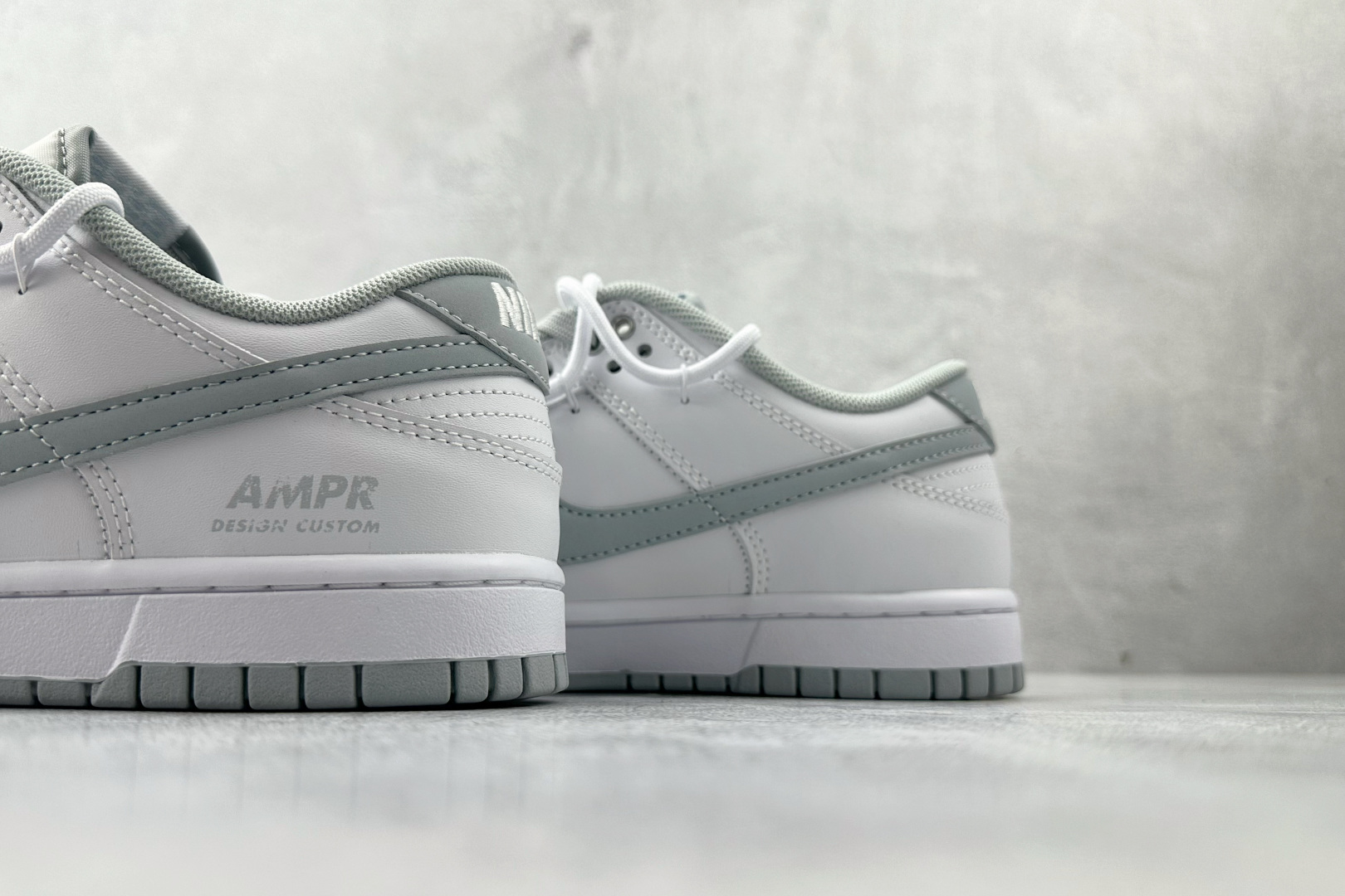 YC 双十一特价双十一特价【定制球鞋】Nike Dunk SB 星郎 白灰货号：WB0528 101尺码