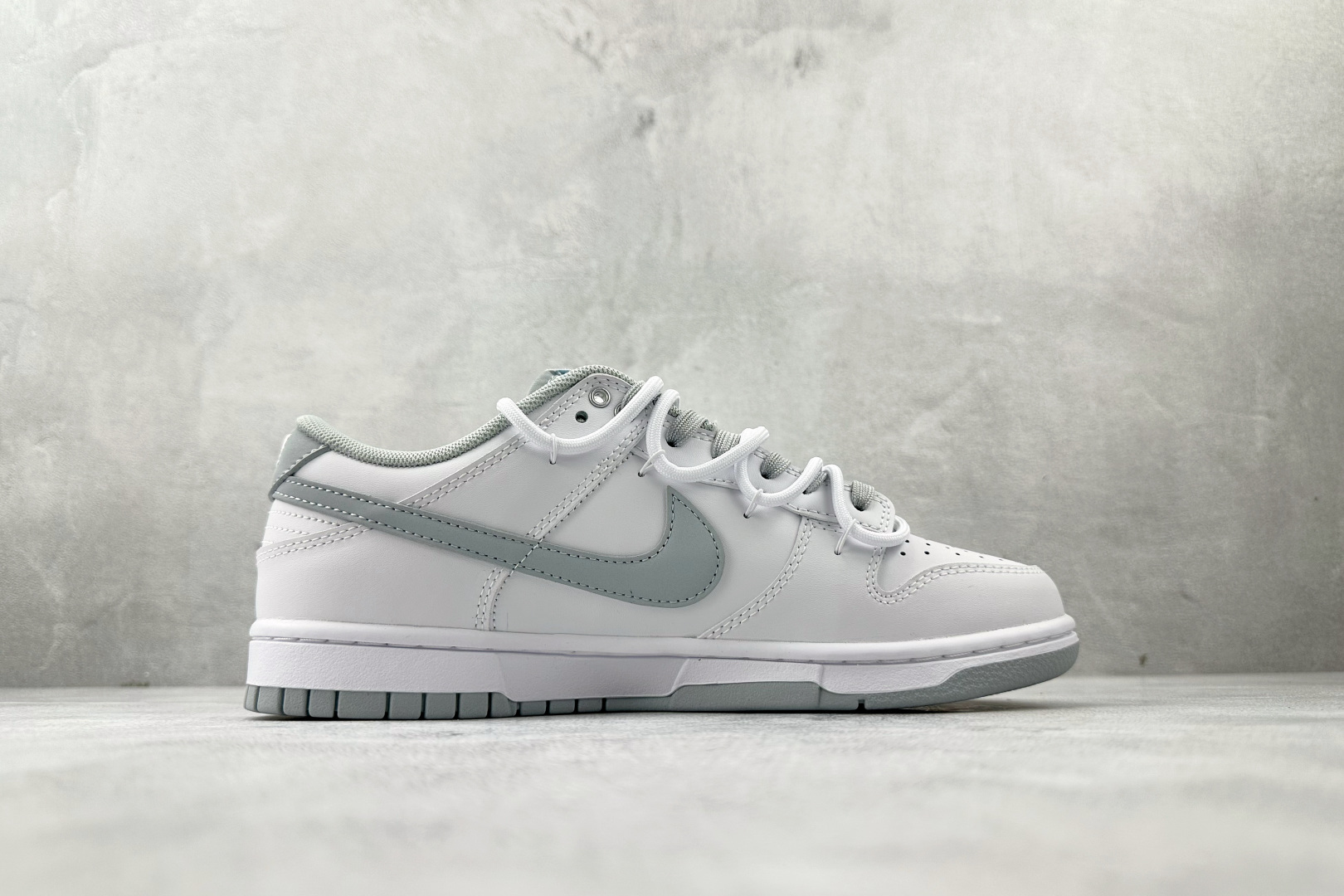 YC 双十一特价双十一特价【定制球鞋】Nike Dunk SB 星郎 白灰货号：WB0528 101尺码