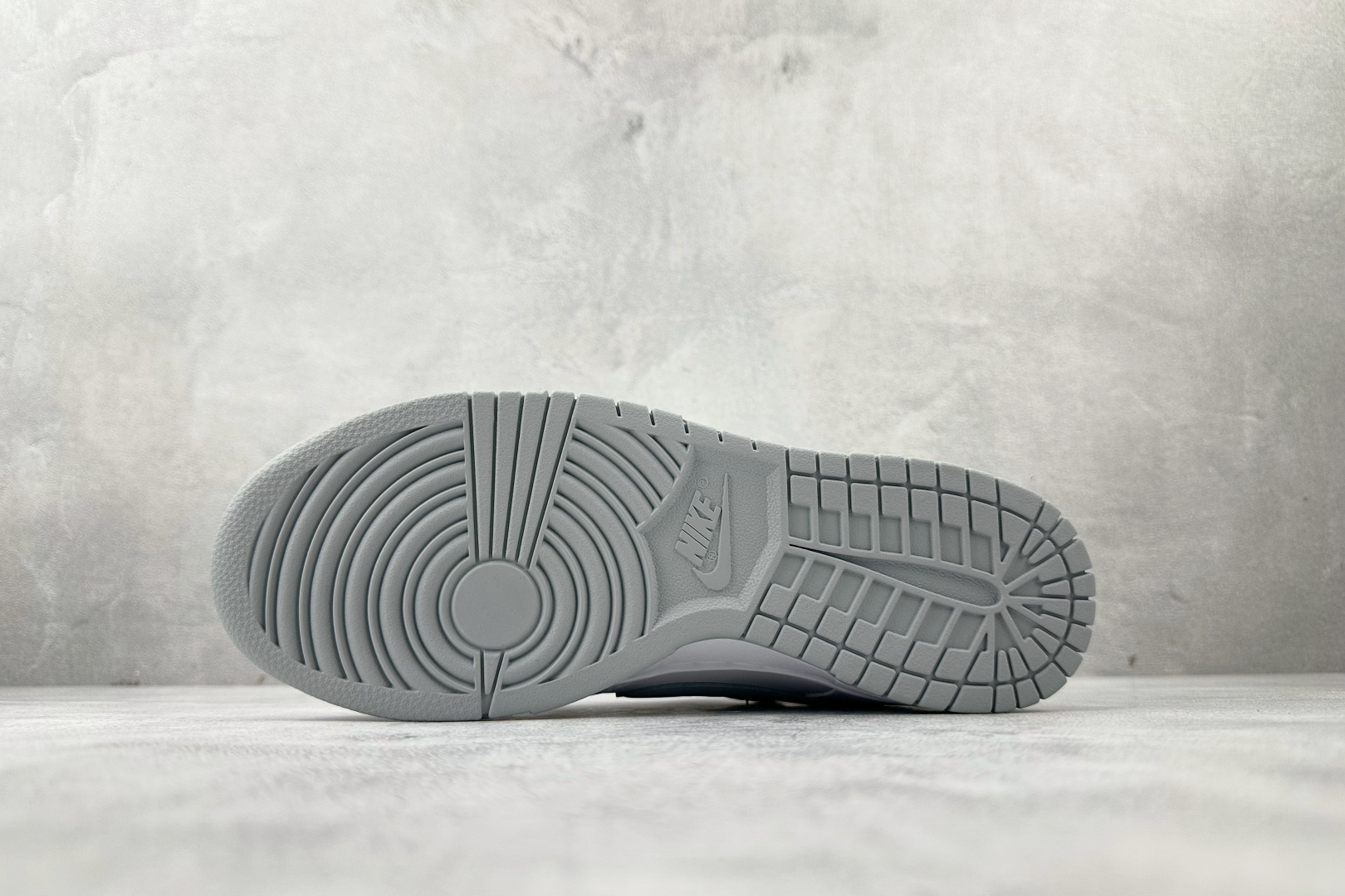 YC 双十一特价双十一特价【定制球鞋】Nike Dunk SB 星郎 白灰货号：WB0528 101尺码