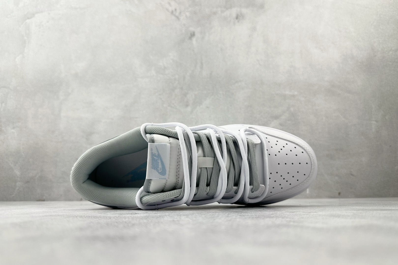 YC 双十一特价双十一特价【定制球鞋】Nike Dunk SB 星郎 白灰货号：WB0528 101尺码