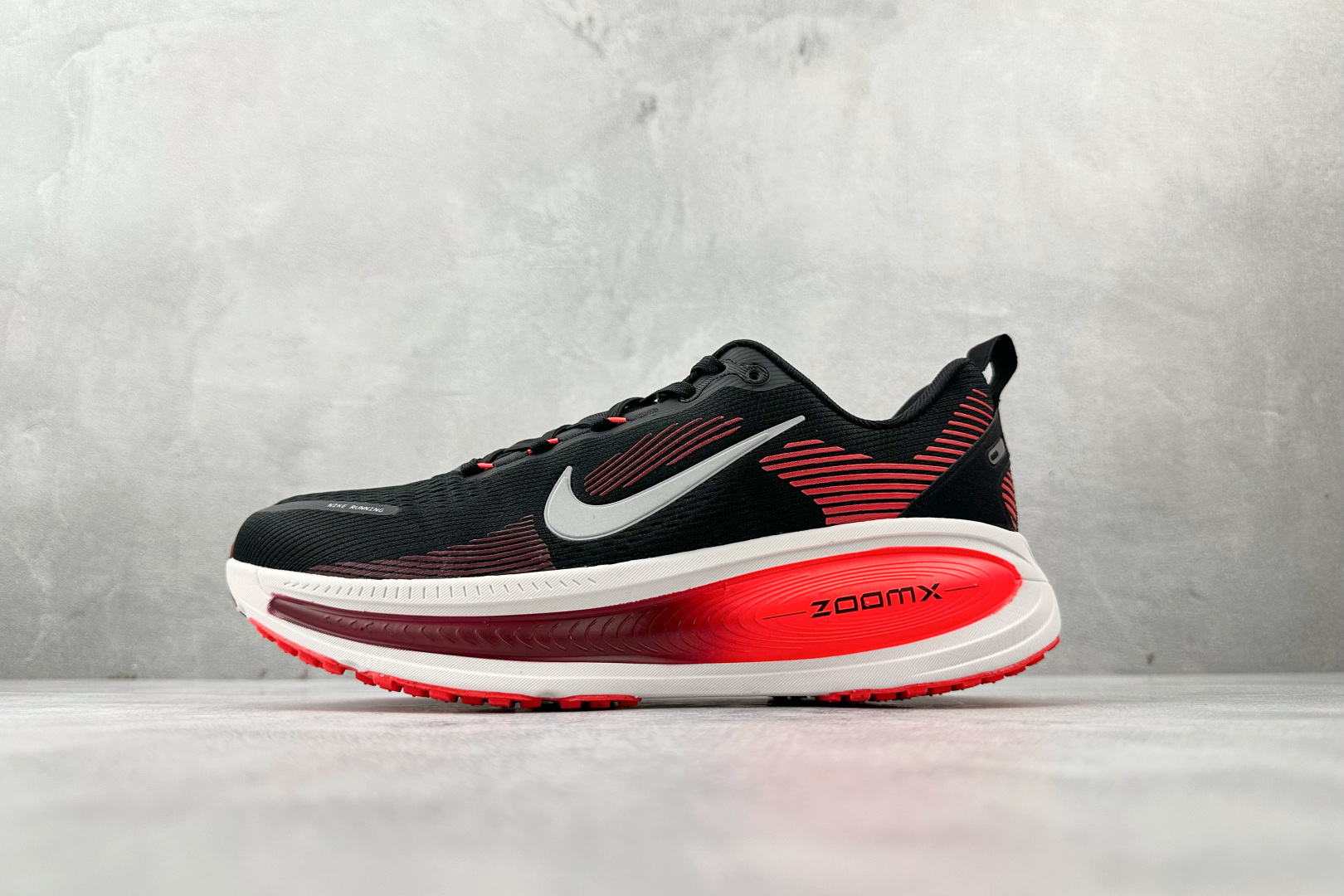 GT 全套数据私模 Nike Vomero 18 红黑色货号：HM6803-008尺码：39 40 40