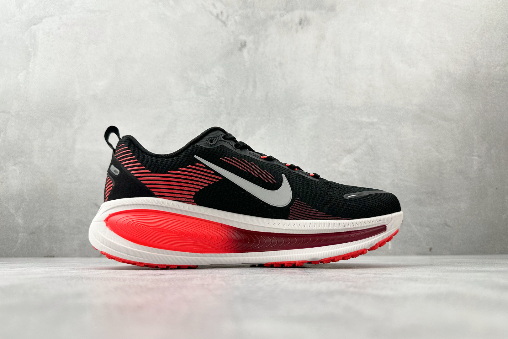 GT 全套数据私模 Nike Vomero 18 红黑色货号：HM6803-008尺码：39 40 40