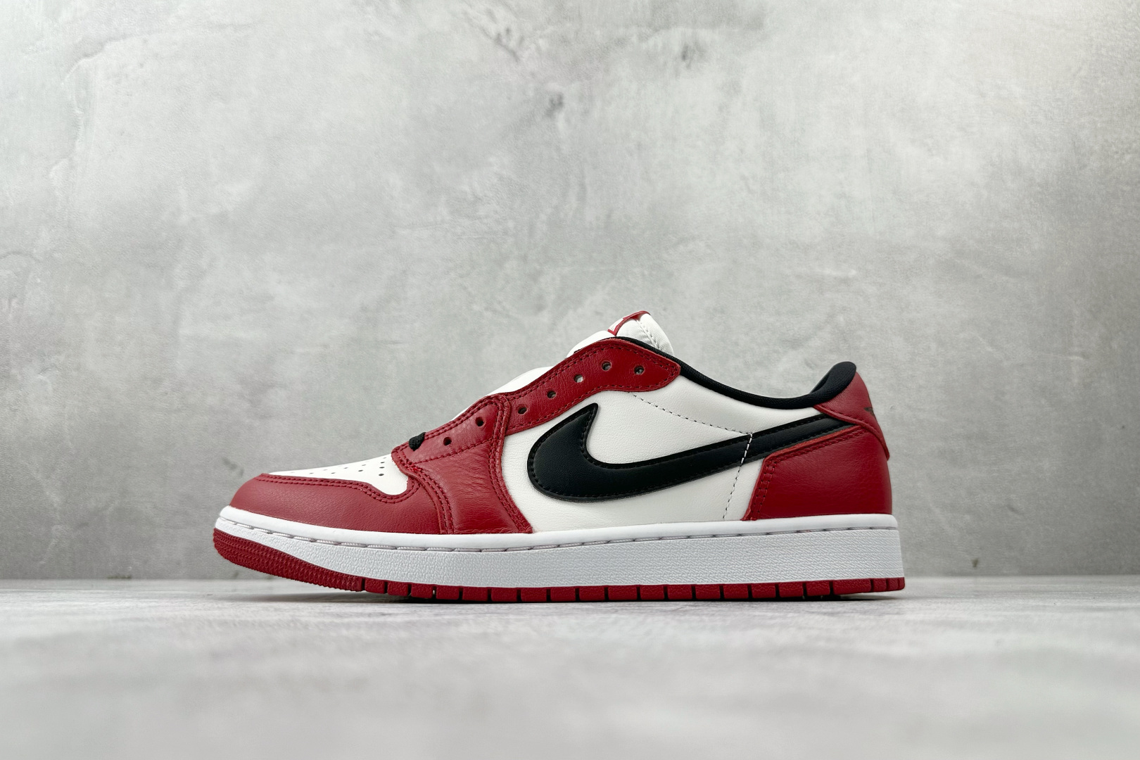 全新工厂开发 Jordan Air Jordan 1 RETRO LOW ”Black Muslin Varsity Red”红白黑 HQ6998-600 全新工厂开发 Jordan Air Jordan 1 RETRO LOW ”Black Muslin Varsity Red”红白黑 HQ6998-600