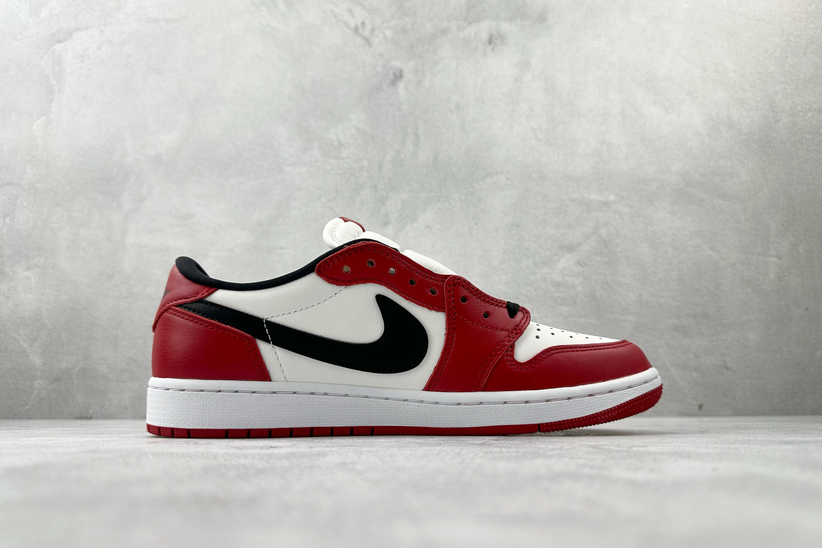 全新工厂开发 Jordan Air Jordan 1 RETRO LOW ”Black Muslin Varsity Red”红白黑 HQ6998-600 全新工厂开发 Jordan Air Jordan 1 RETRO LOW ”Black Muslin Varsity Red”红白黑 HQ6998-600