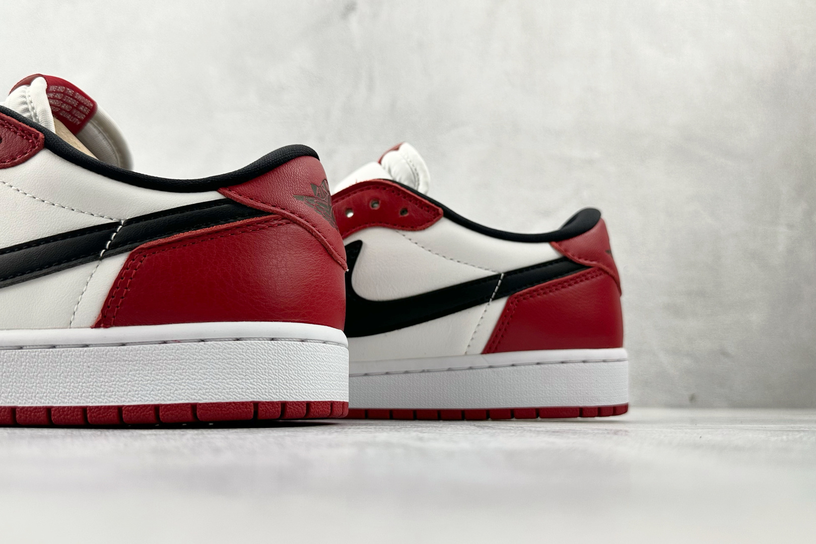 全新工厂开发 Jordan Air Jordan 1 RETRO LOW ”Black Muslin Varsity Red”红白黑 HQ6998-600 全新工厂开发 Jordan Air Jordan 1 RETRO LOW ”Black Muslin Varsity Red”红白黑 HQ6998-600