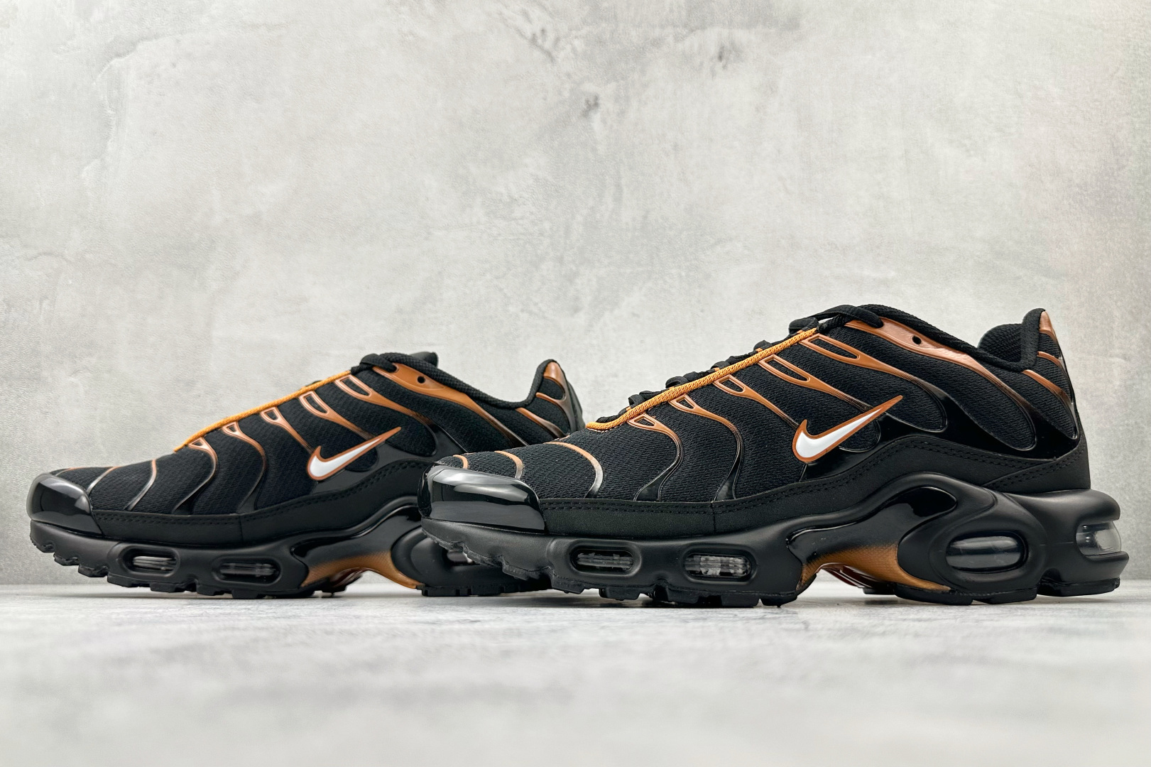 Nike Air Plus 黑橙 FN6949-400