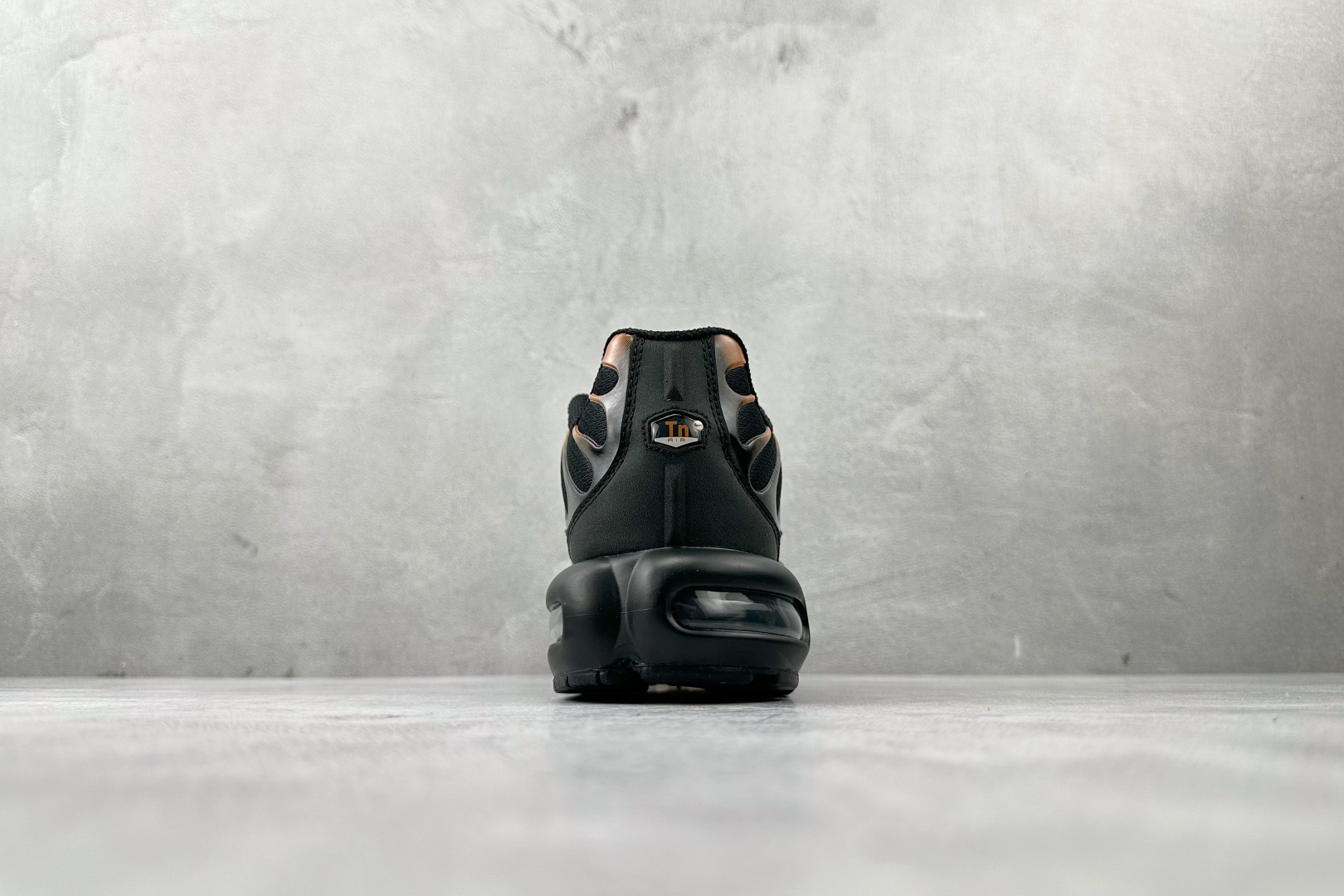 Nike Air Plus 黑橙 FN6949-400