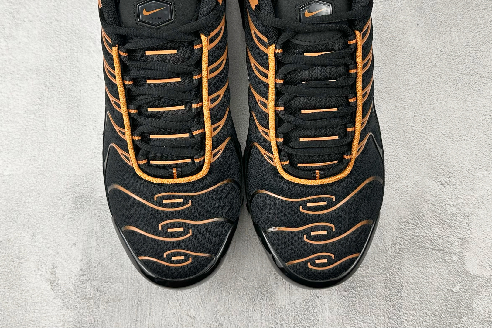 Nike Air Plus 黑橙 FN6949-400