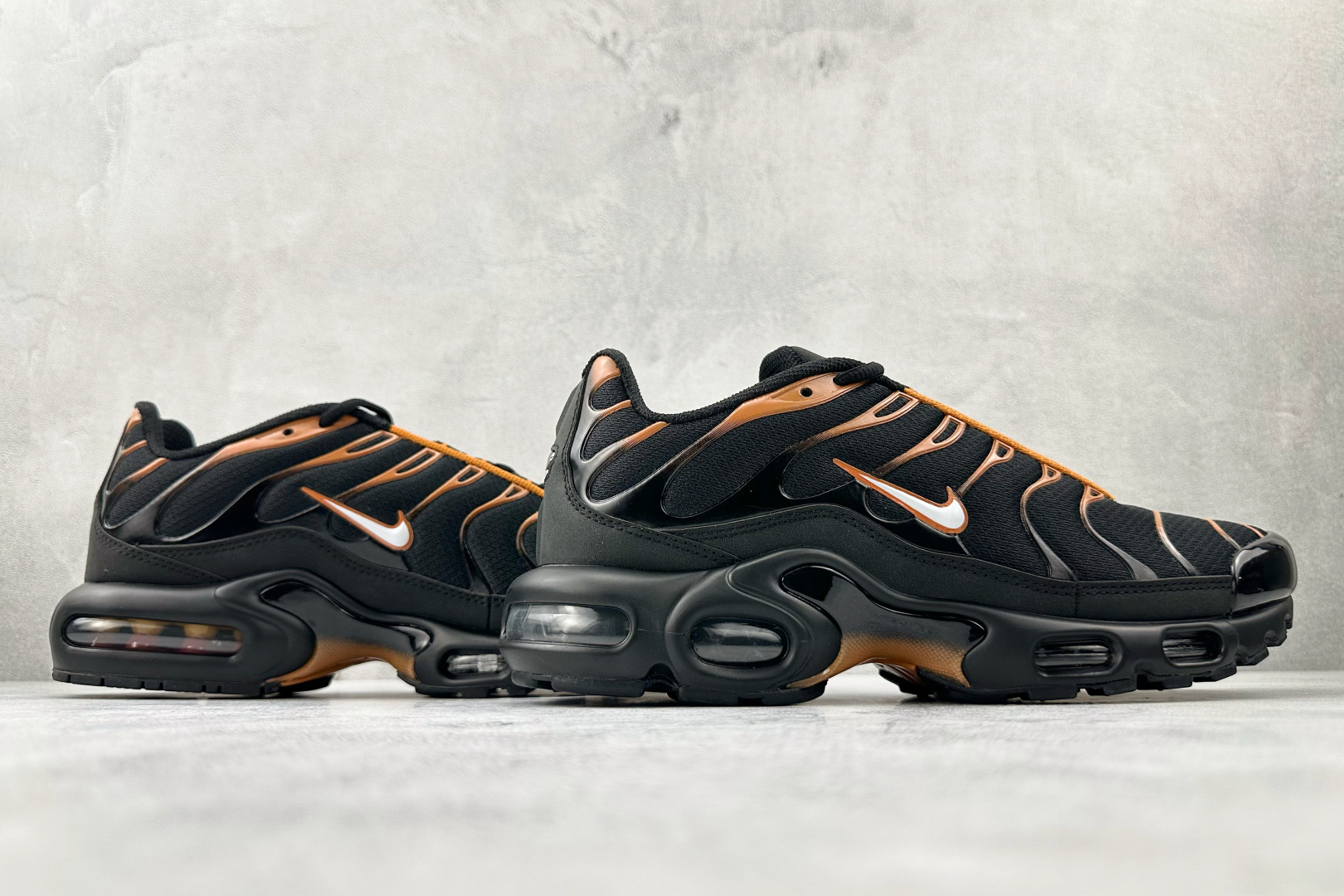 Nike Air Plus 黑橙 FN6949-400