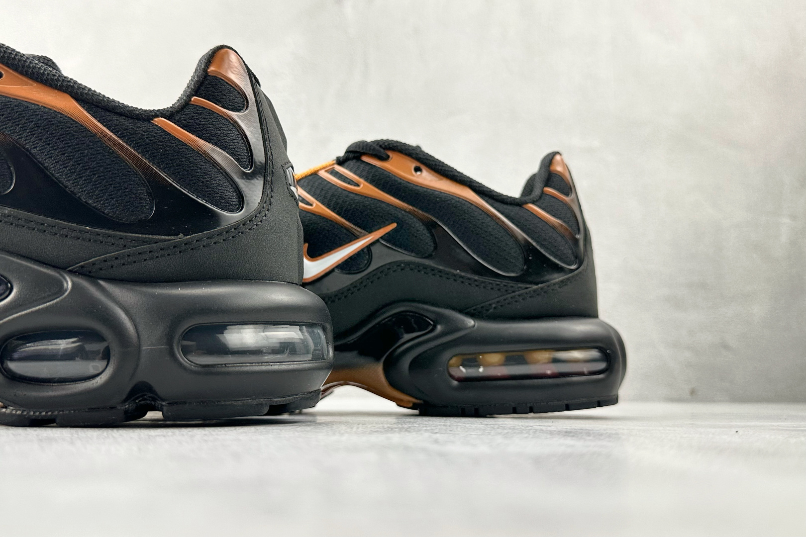 Nike Air Plus 黑橙 FN6949-400