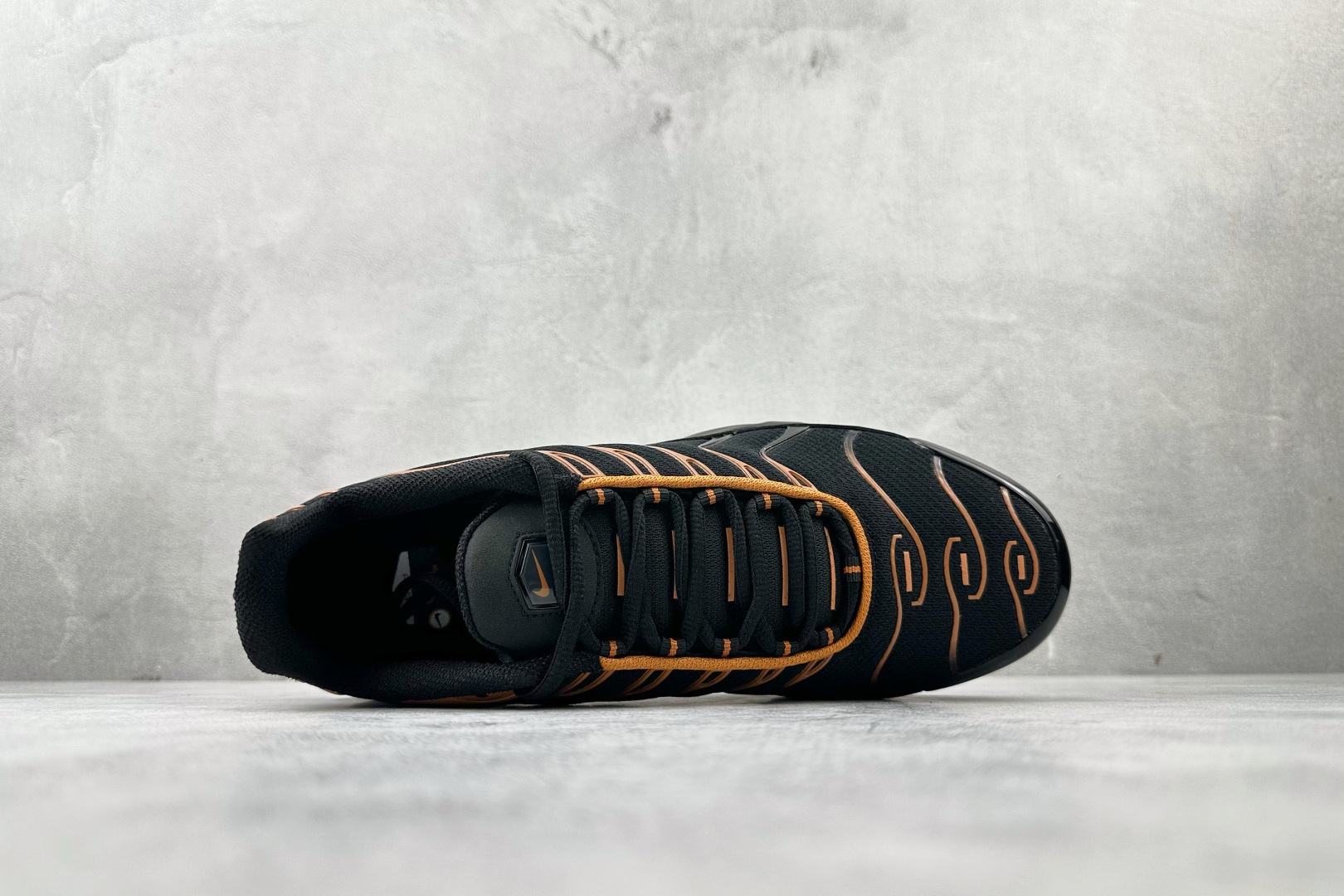 Nike Air Plus 黑橙 FN6949-400