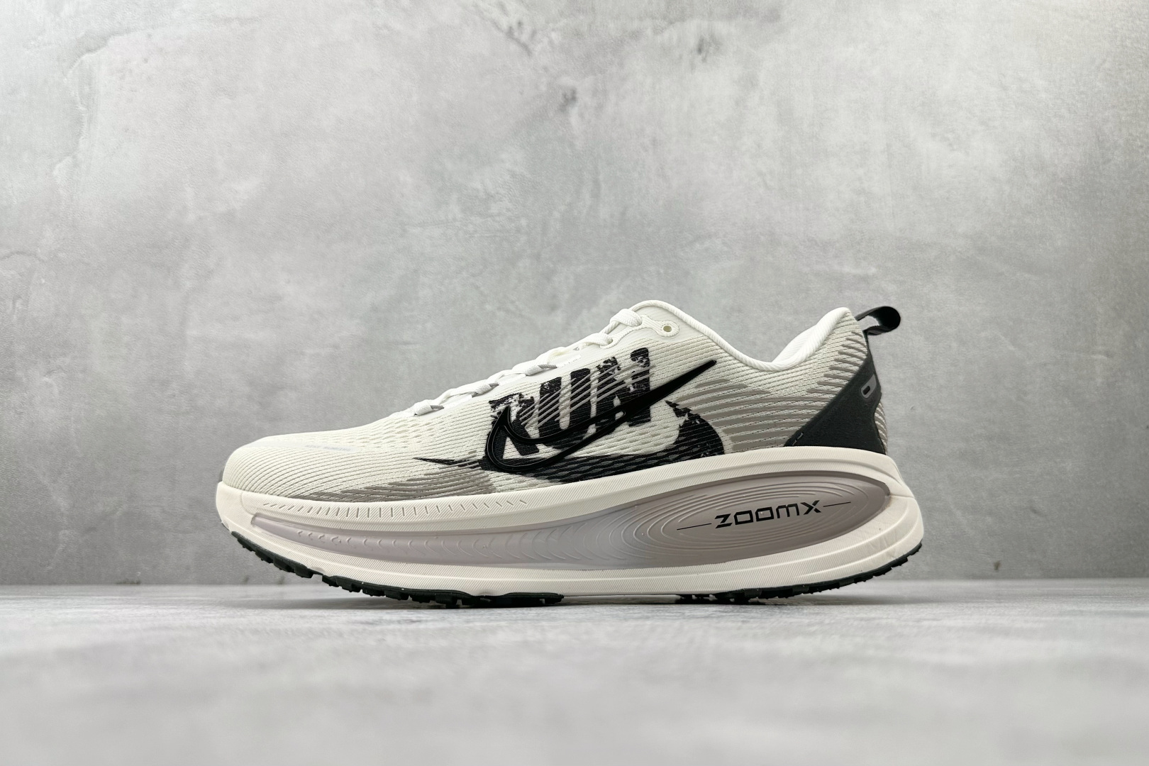 全套数据私模 Nike Vomero 18 白色 IB5726-100