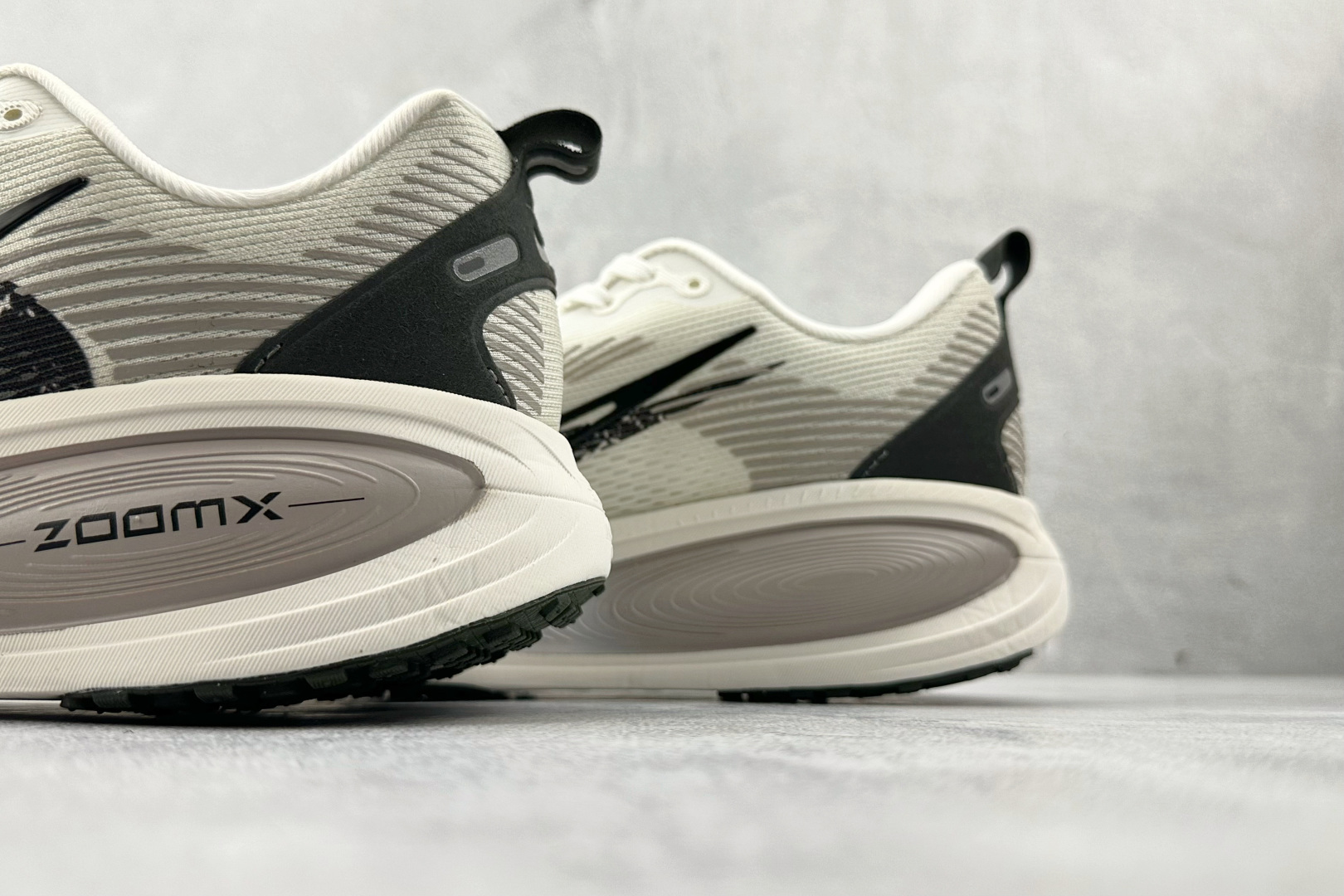 全套数据私模 Nike Vomero 18 白色 IB5726-100